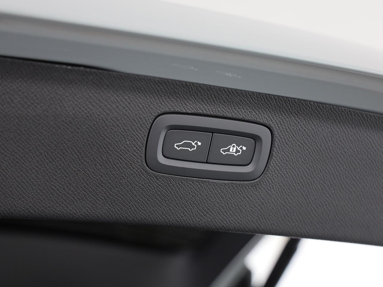 VOLVO XC90 2.0 T8 TE Black Edition eAWD-image-4