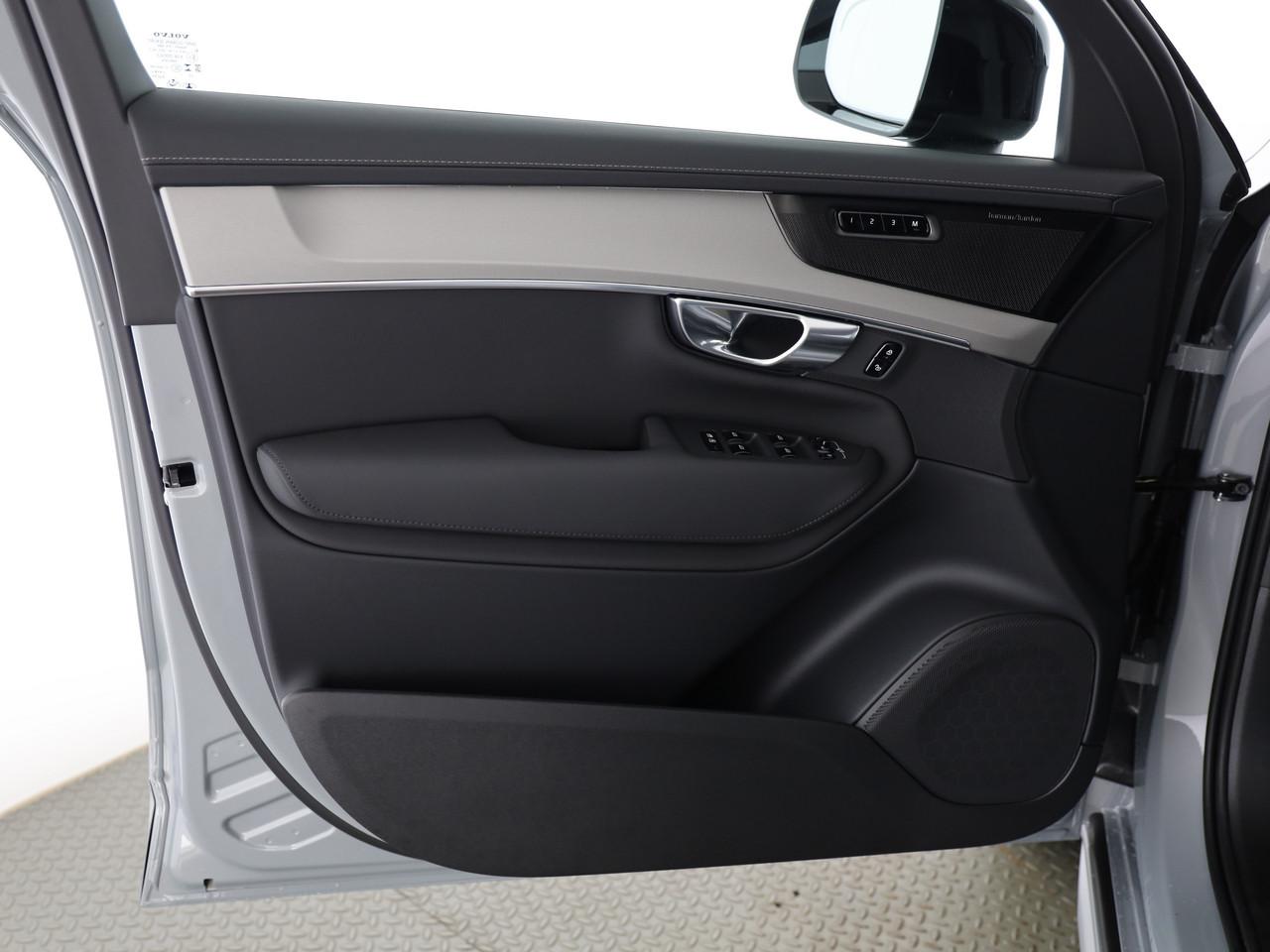 VOLVO XC90 2.0 T8 TE Black Edition eAWD-image-19