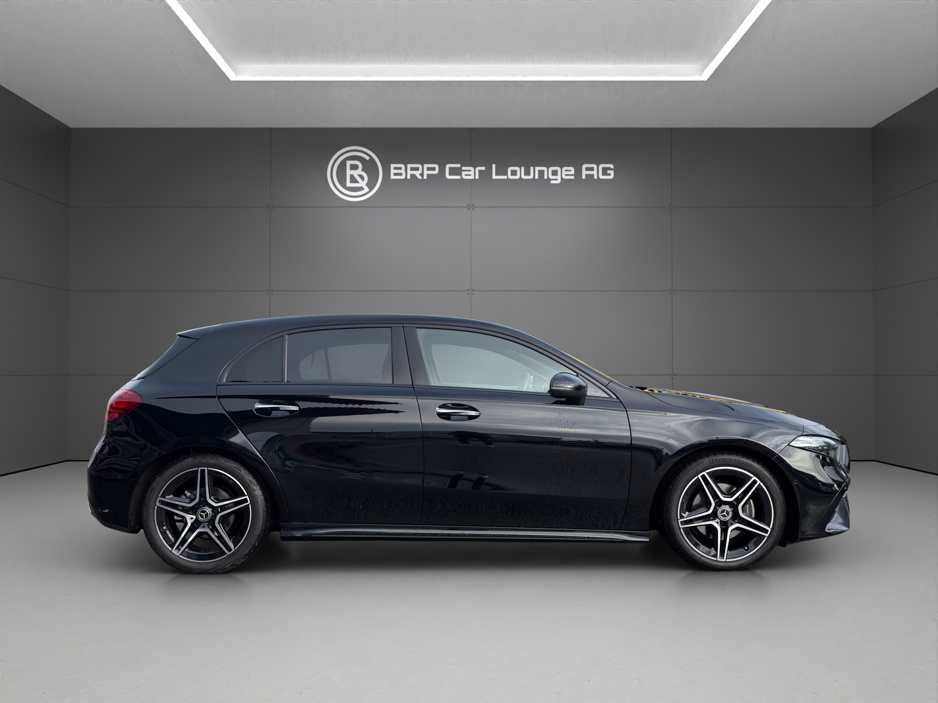 MERCEDES-BENZ A 180d * FACELIFT * AMG Line *-image-5