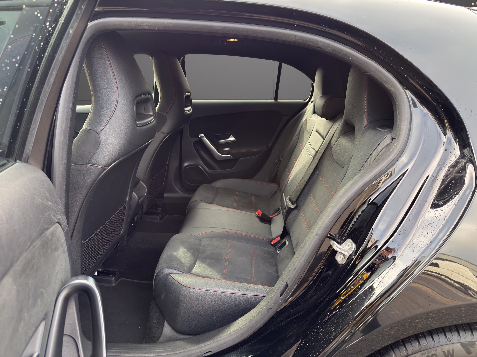 MERCEDES-BENZ A 180d * FACELIFT * AMG Line *-image-10