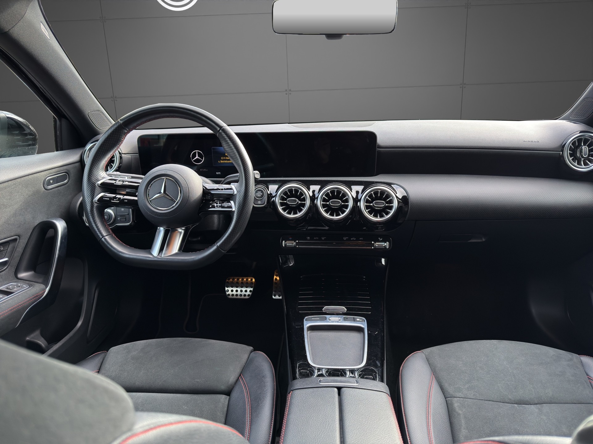 MERCEDES-BENZ A 180d * FACELIFT * AMG Line *-image-14