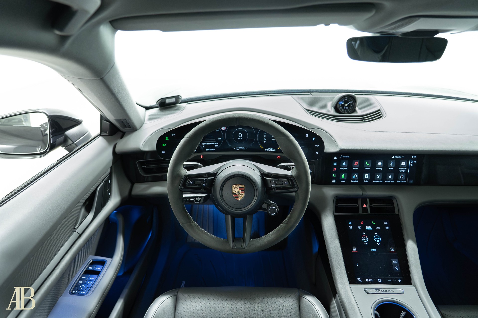 PORSCHE Taycan Cross Turismo 4S-image-11
