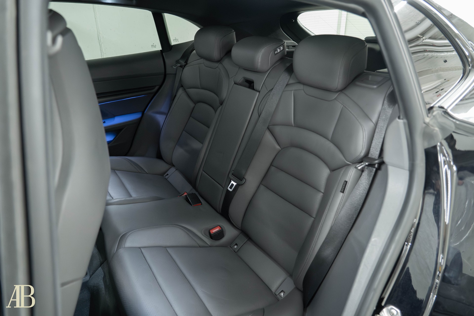 PORSCHE Taycan Cross Turismo 4S-image-14