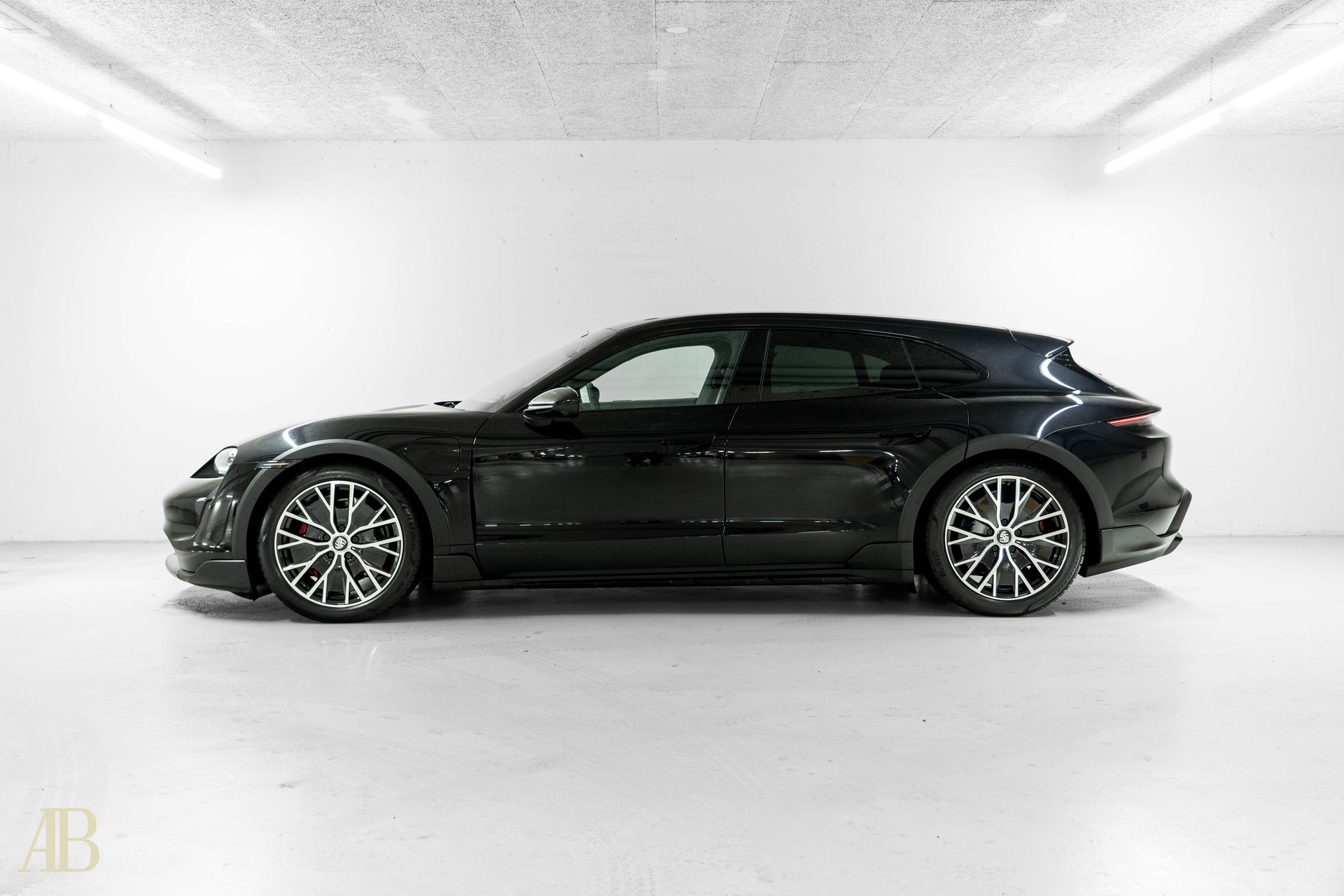 PORSCHE Taycan Cross Turismo 4S-image-3