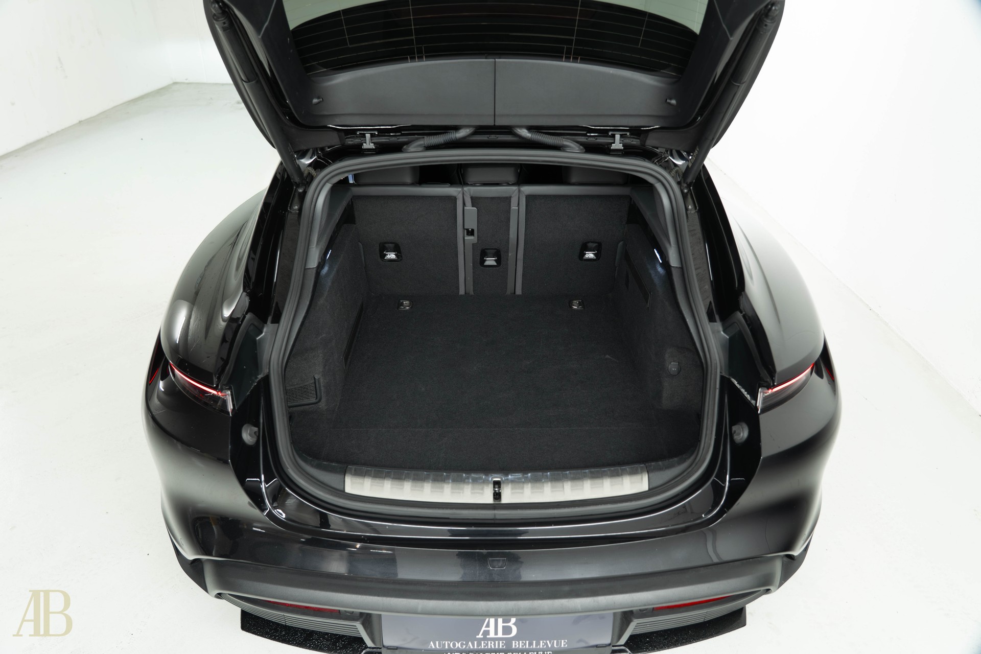 PORSCHE Taycan Cross Turismo 4S-image-6