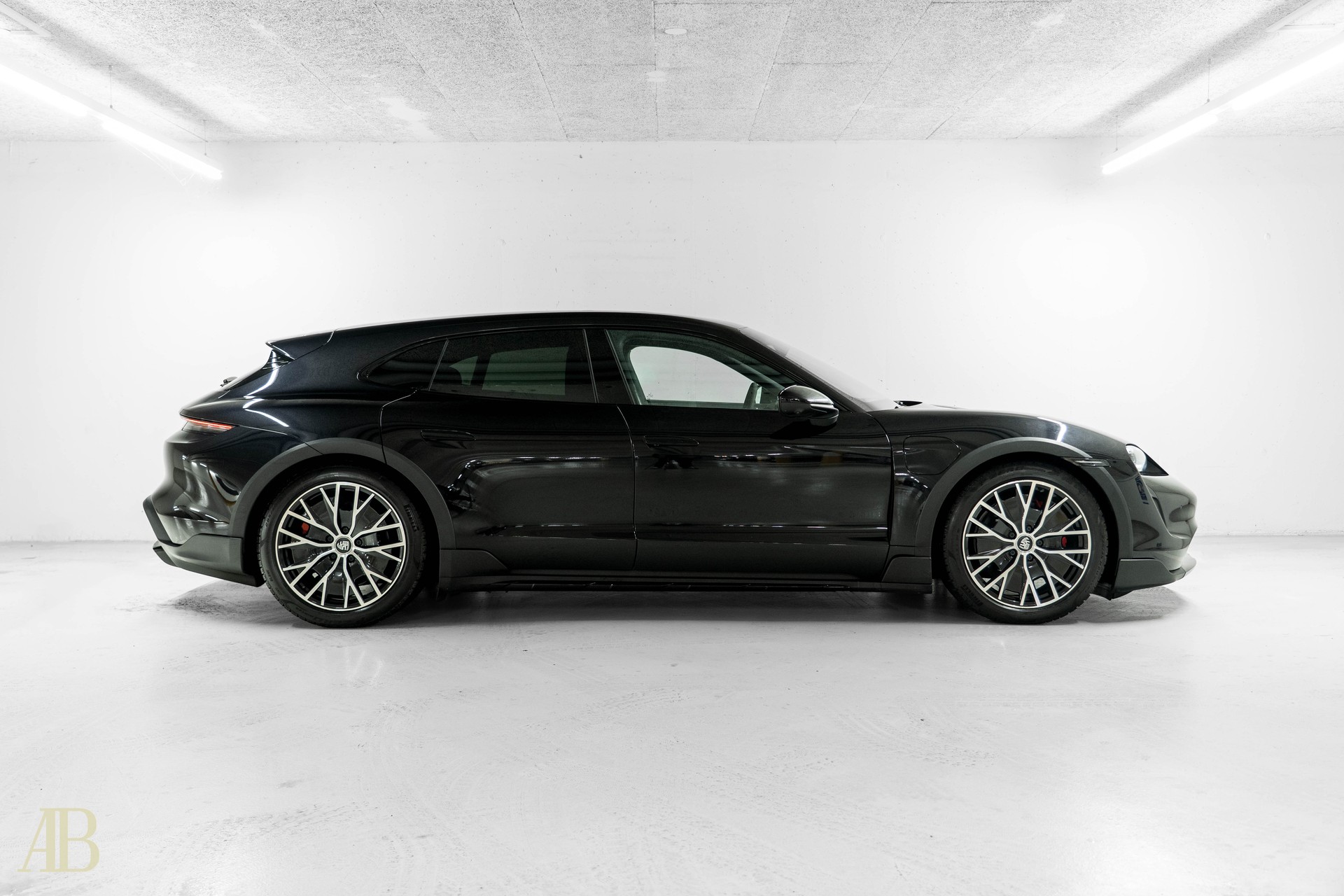 PORSCHE Taycan Cross Turismo 4S-image-8