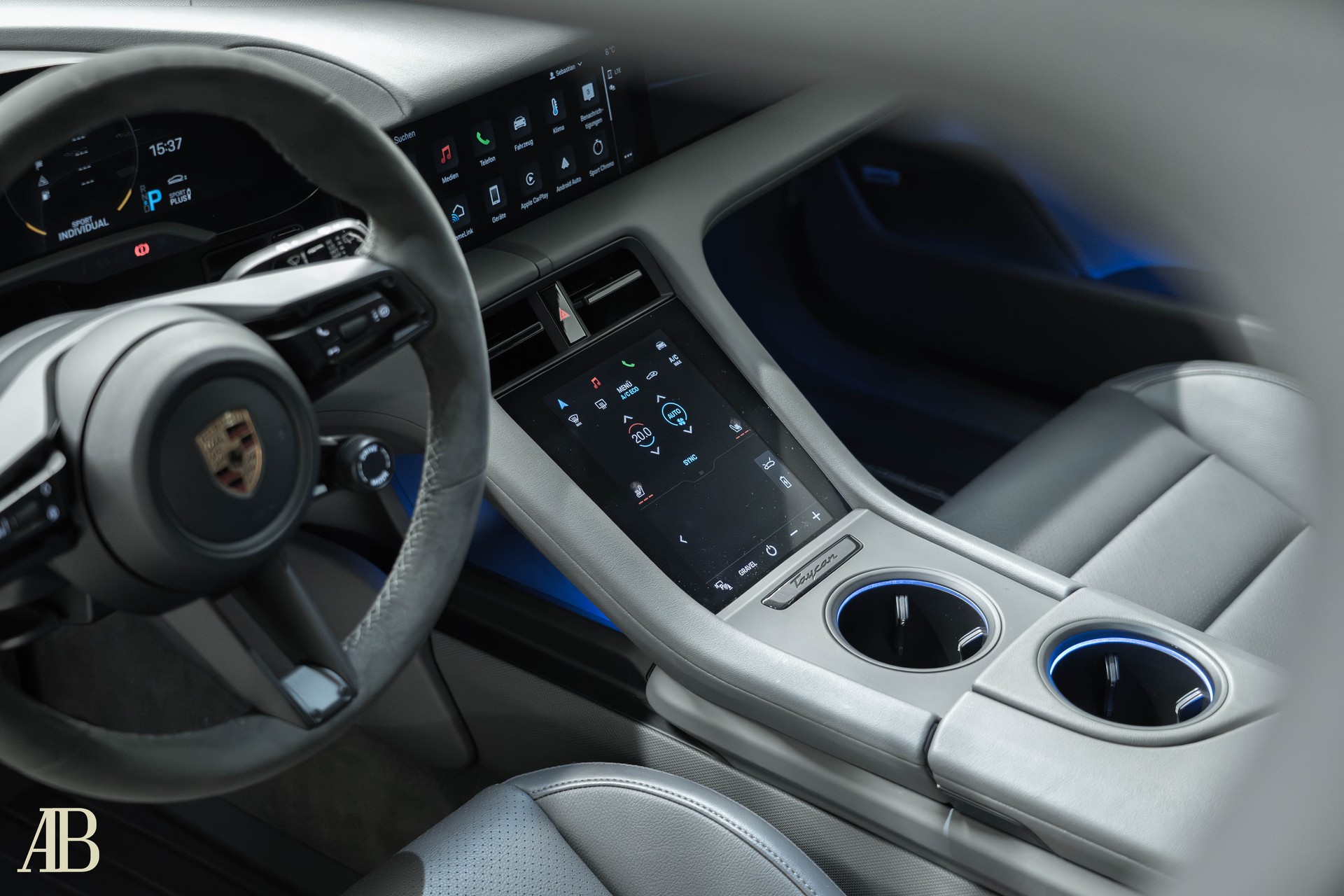 PORSCHE Taycan Cross Turismo 4S-image-10