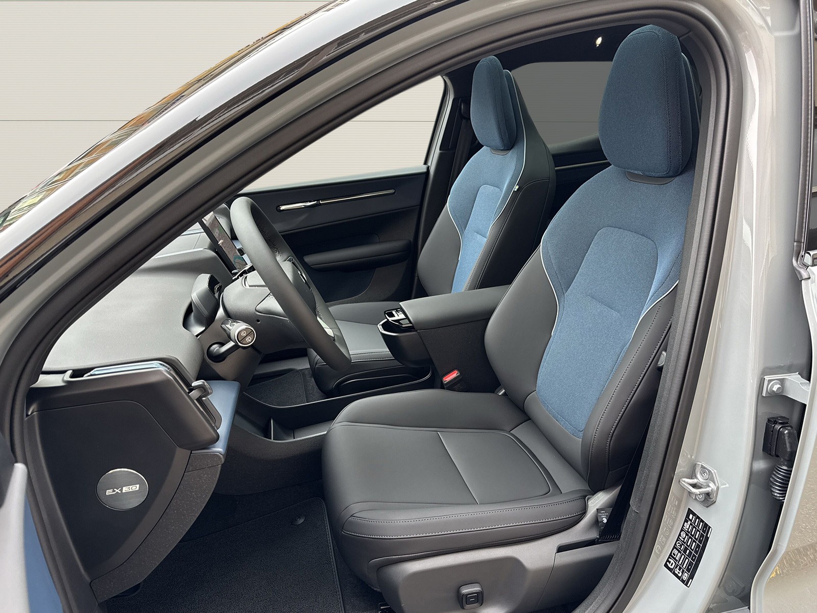 VOLVO EX30 E60 Twin Ultra Performance AWD-image-7