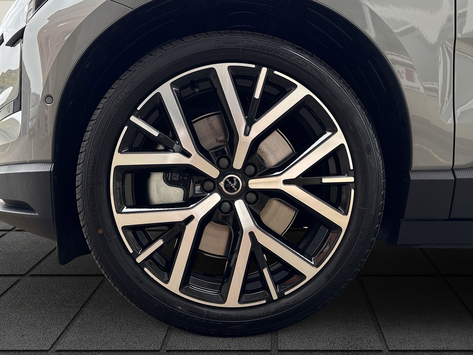 VOLVO EX30 E60 Twin Ultra Performance AWD-image-4