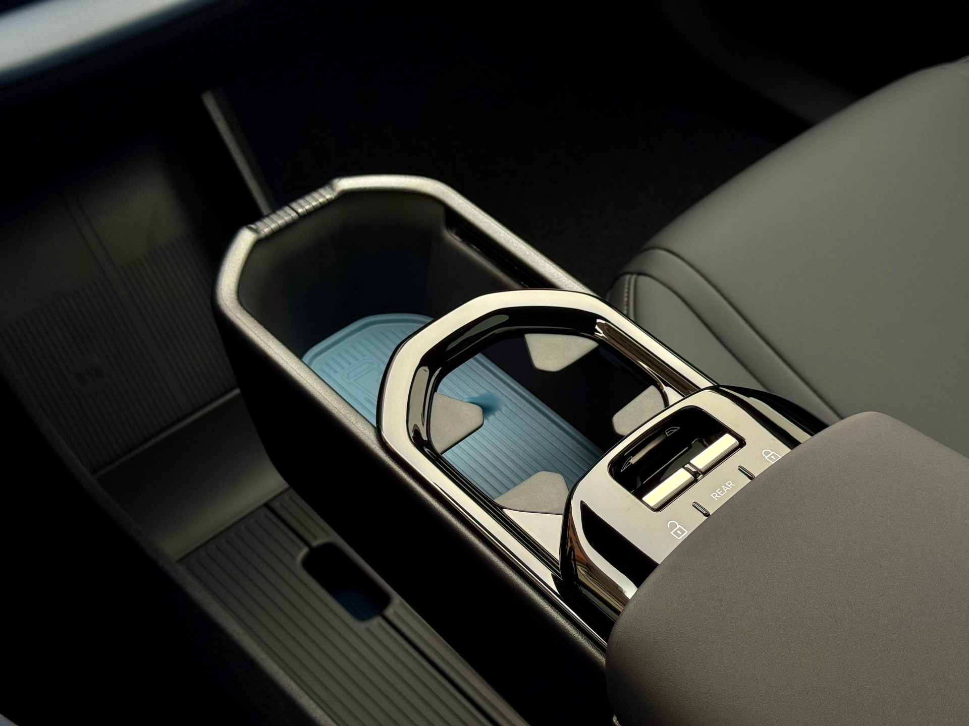 VOLVO EX30 E60 Twin Ultra Performance AWD-image-17