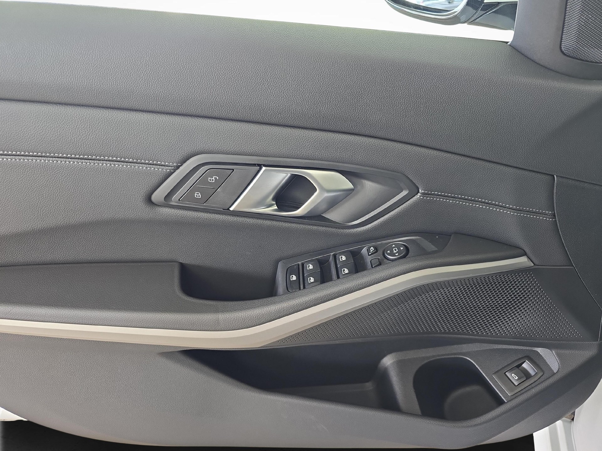 BMW 320d xDrive SAG Touring / Jetzt mit attraktivem 1.99% Leasing!-image-17