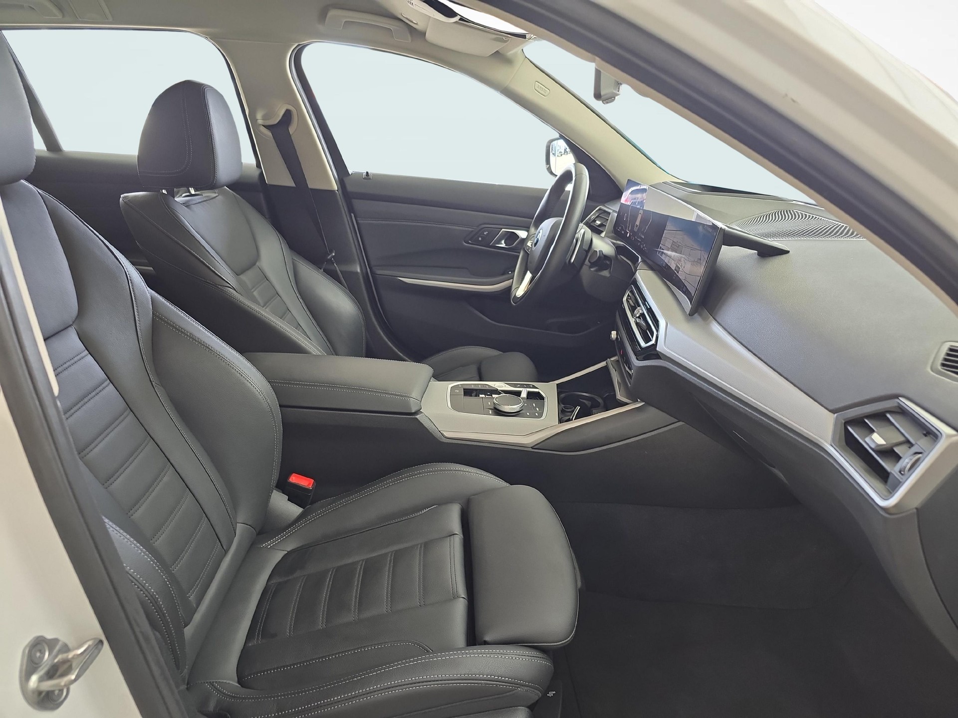 BMW 320d xDrive SAG Touring / Jetzt mit attraktivem 1.99% Leasing!-image-9