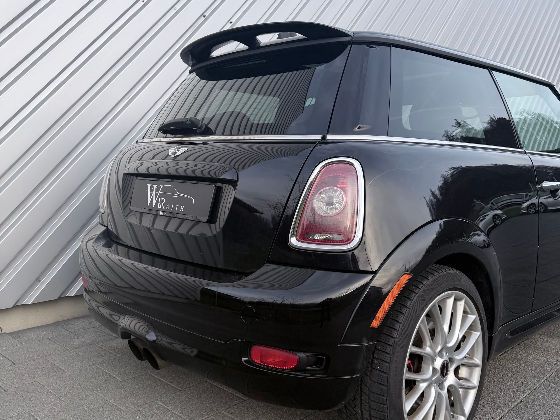MINI Cooper John Cooper Works-showroom-element-3