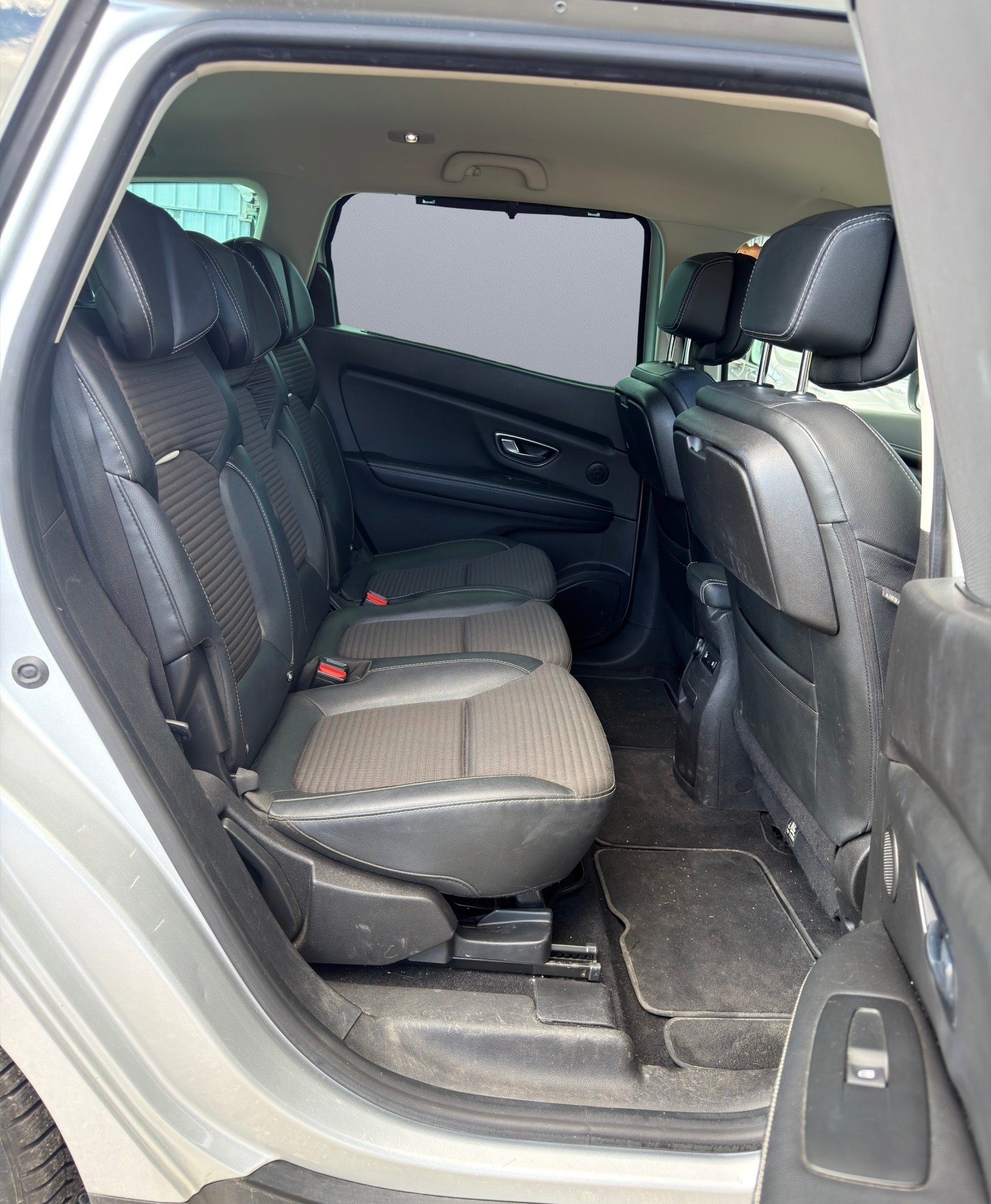 RENAULT Grand Scénic 1.5 dCi Initiale Paris EDC 7 Plätze-image-11