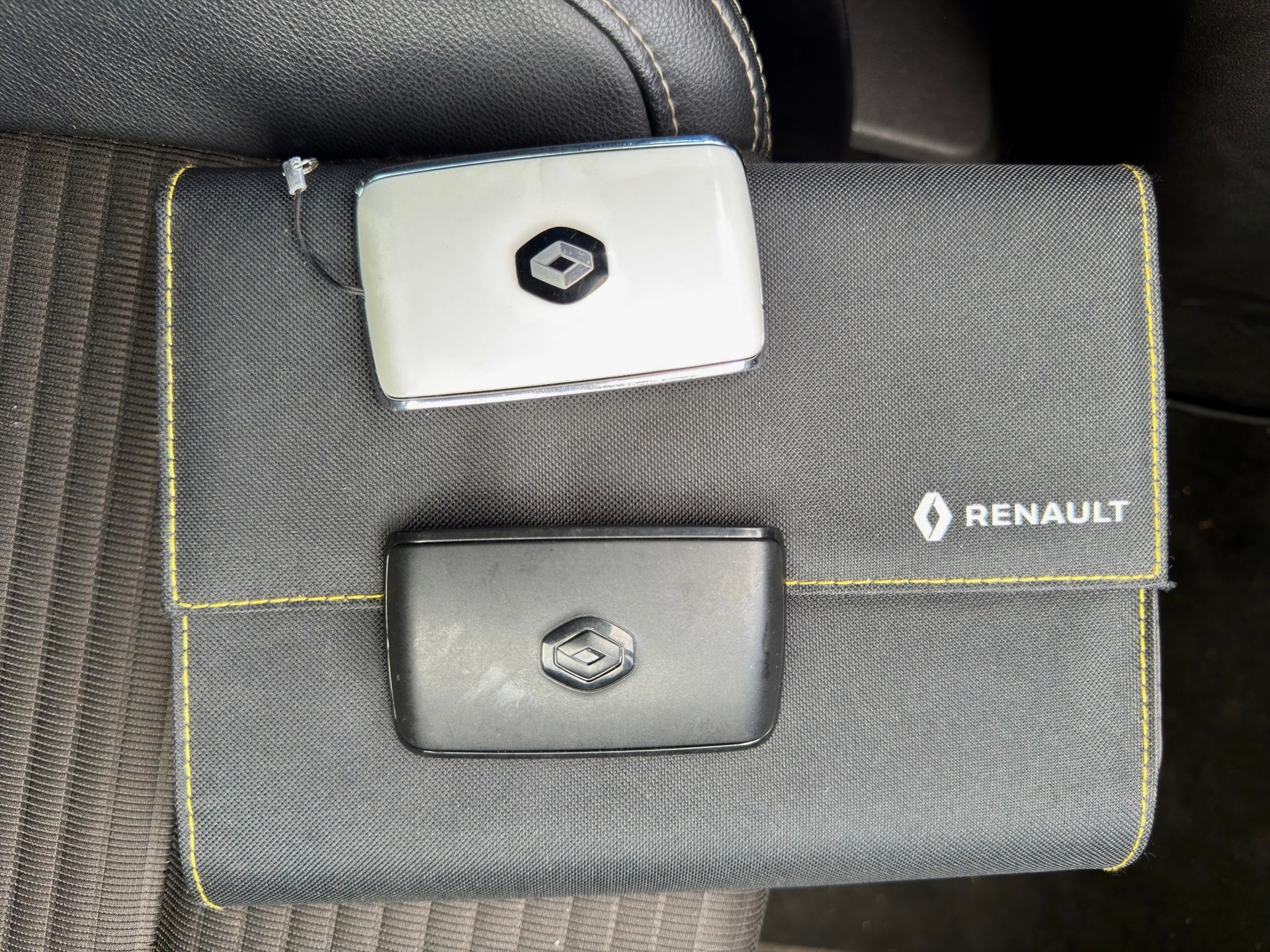RENAULT Grand Scénic 1.5 dCi Initiale Paris EDC 7 Plätze-image-23