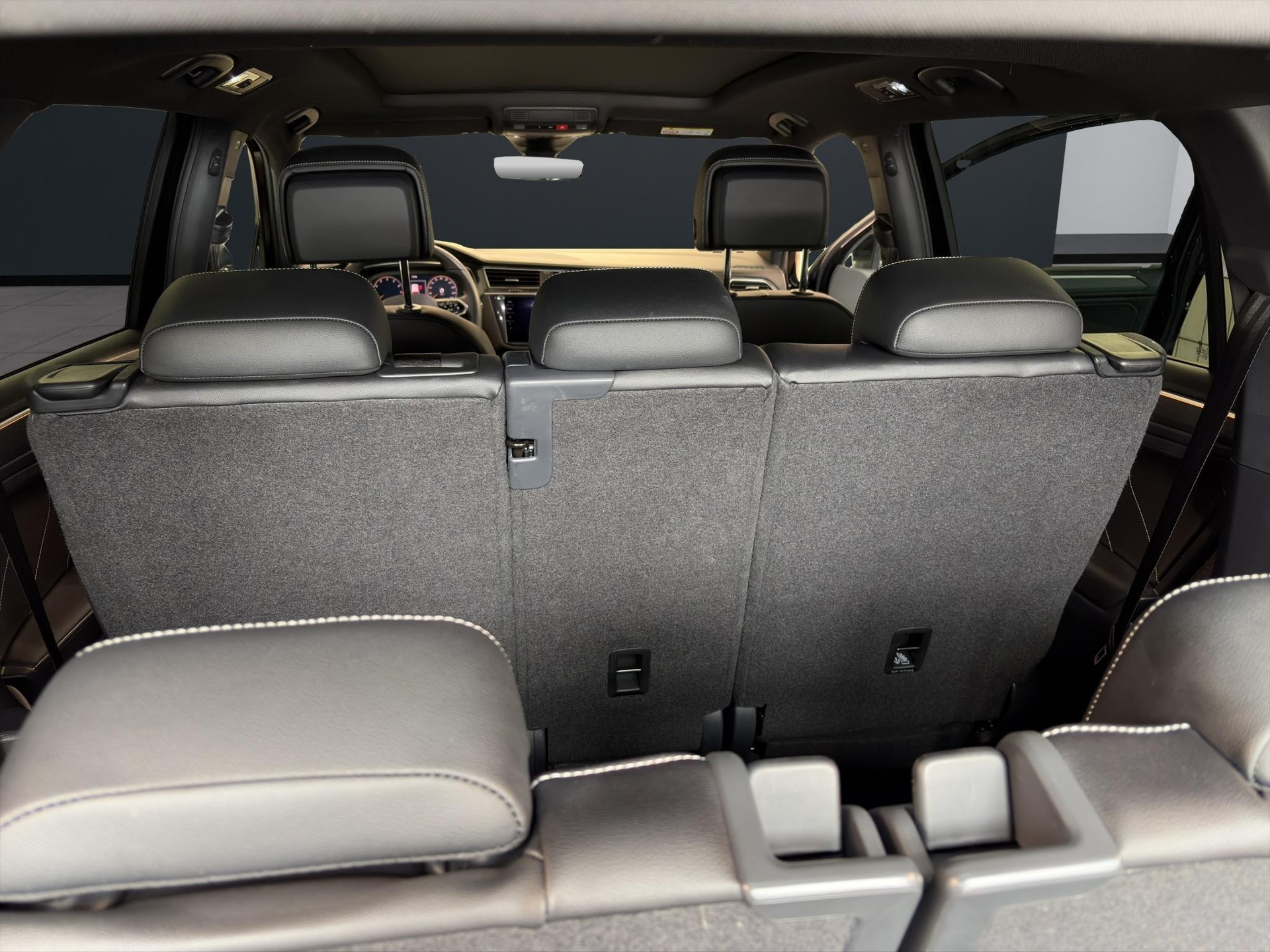 VW Tiguan Allspace 2.0 TSI R-Line DSG-image-11