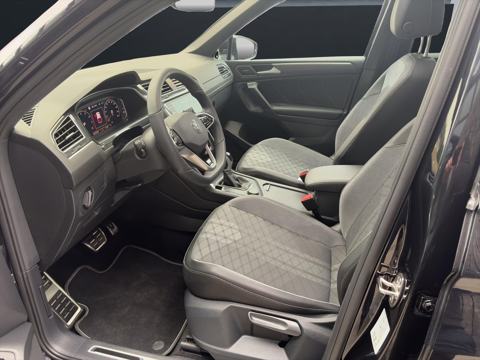 VW Tiguan Allspace 2.0 TSI R-Line DSG-image-6