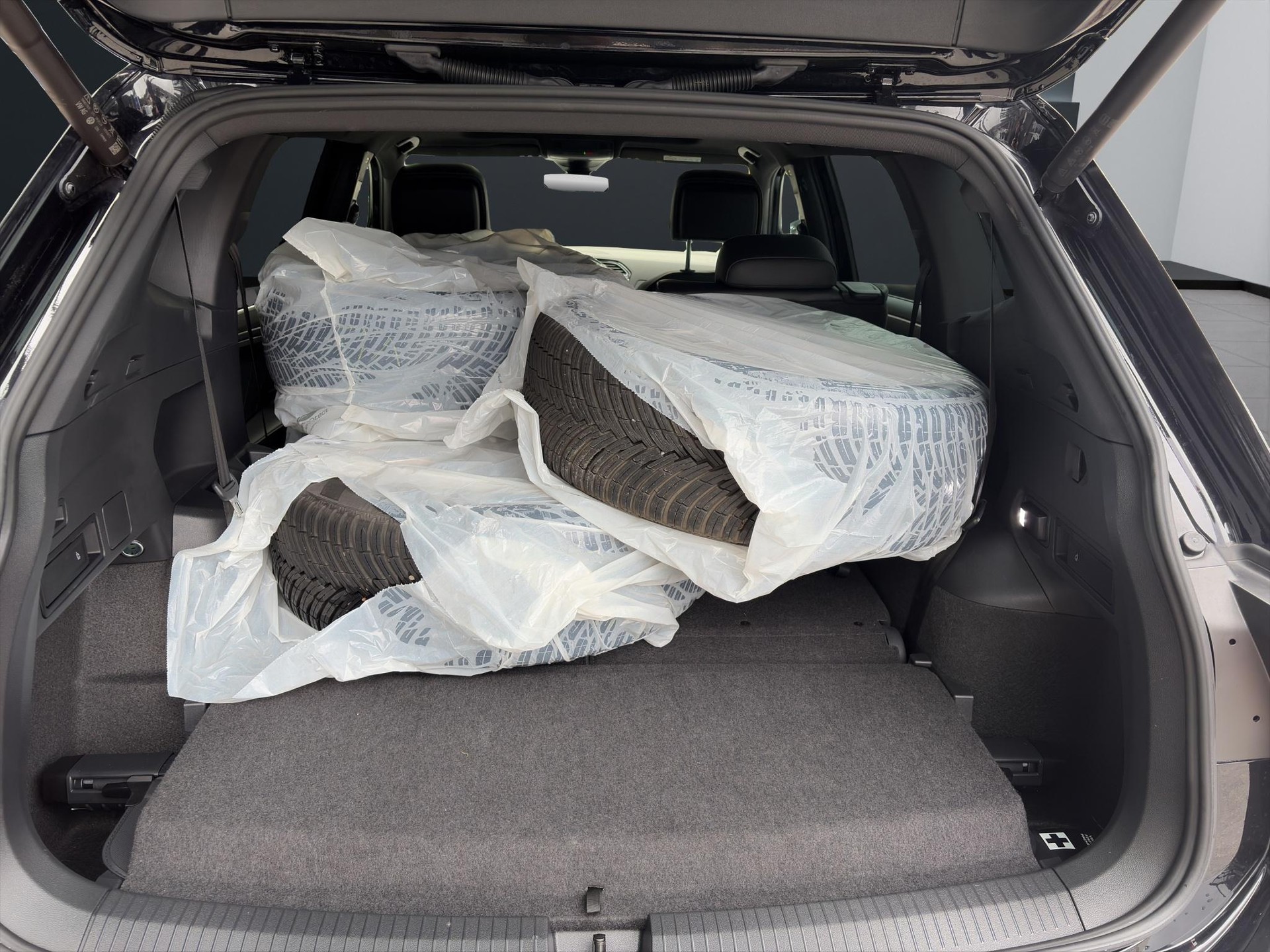 VW Tiguan Allspace 2.0 TSI R-Line DSG-image-12