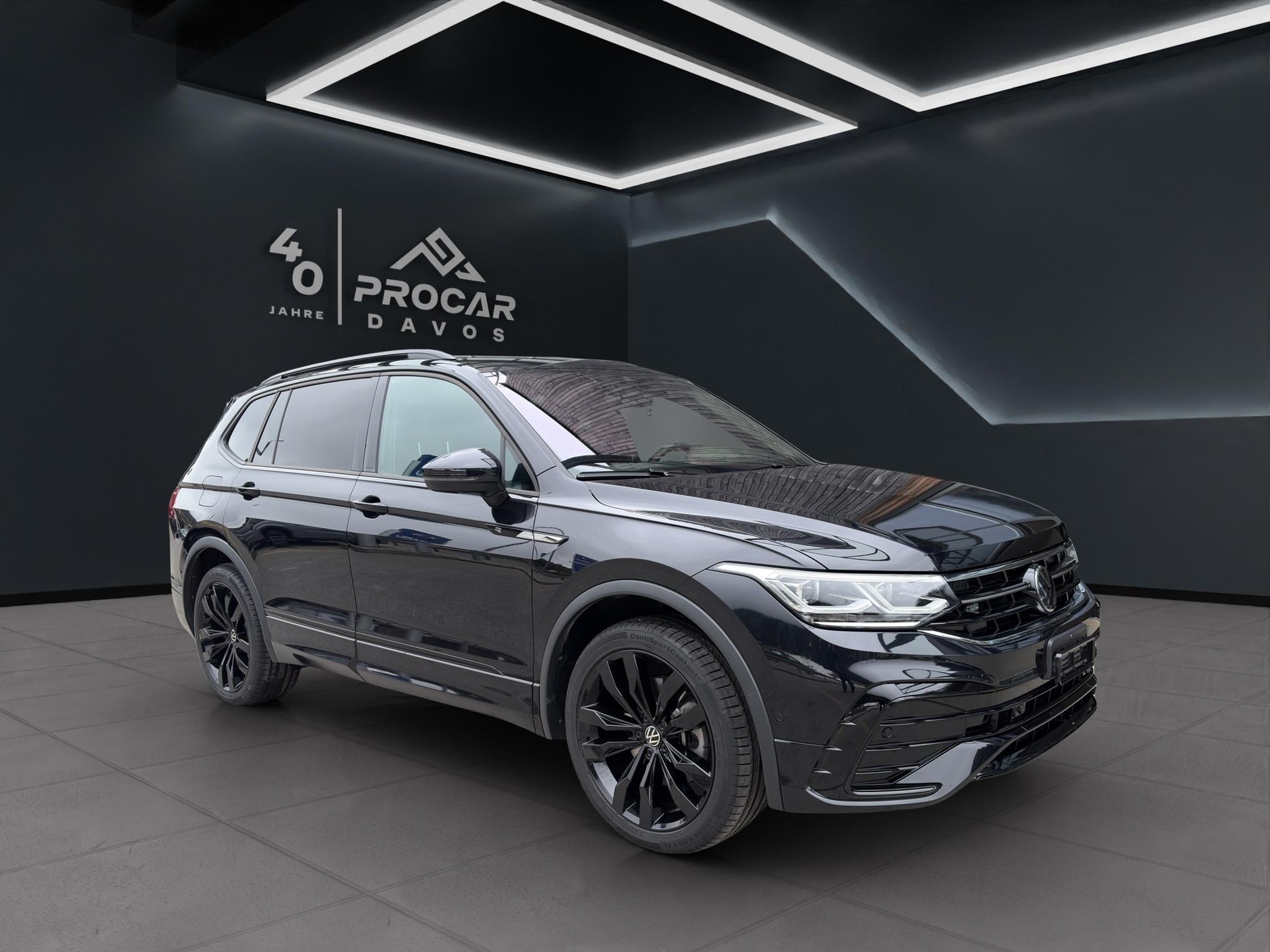VW Tiguan Allspace 2.0 TSI R-Line DSG-image-0