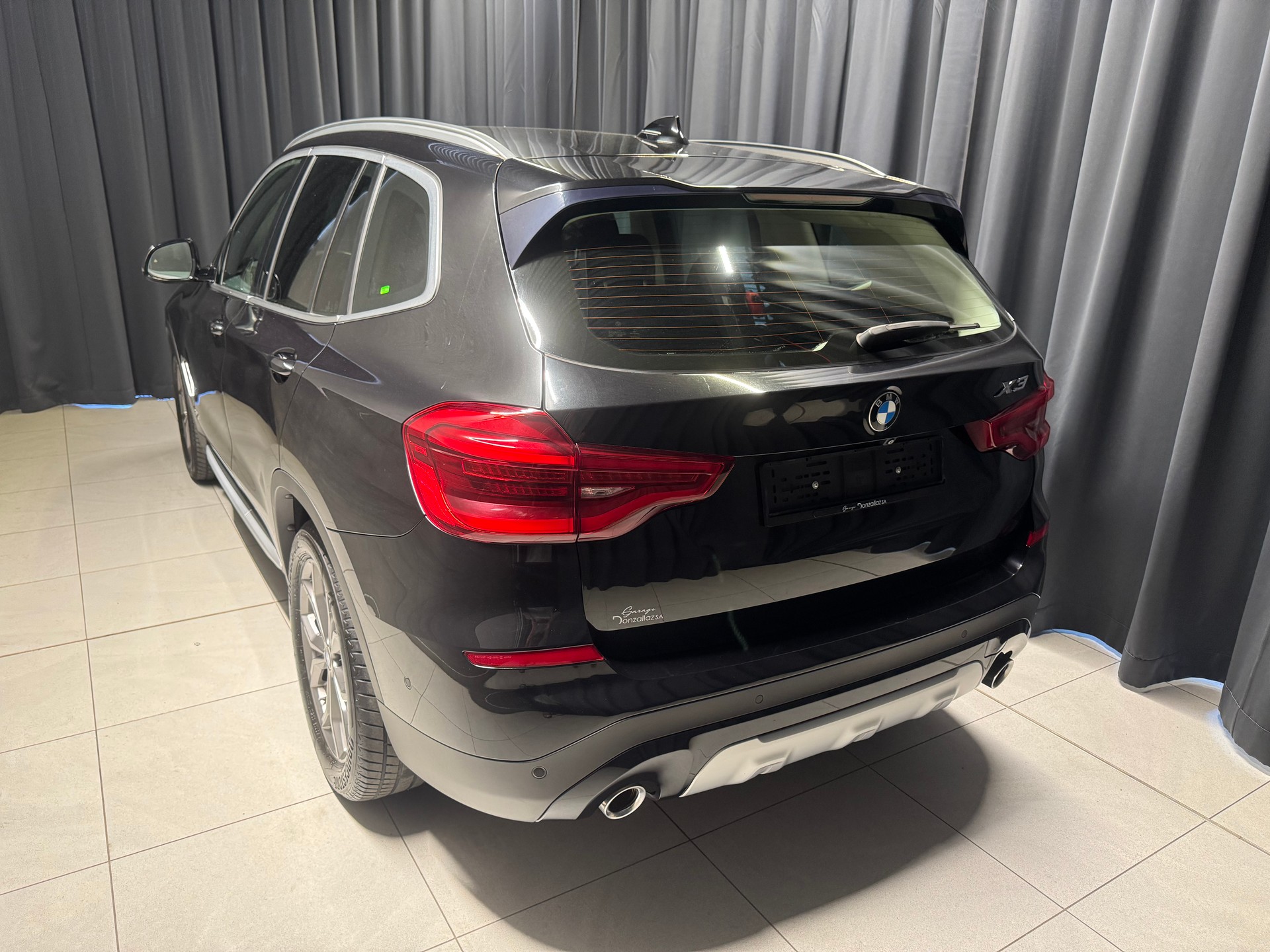 BMW X3 xDrive 20d xLine Steptronic(M)(80)-showroom-element-3
