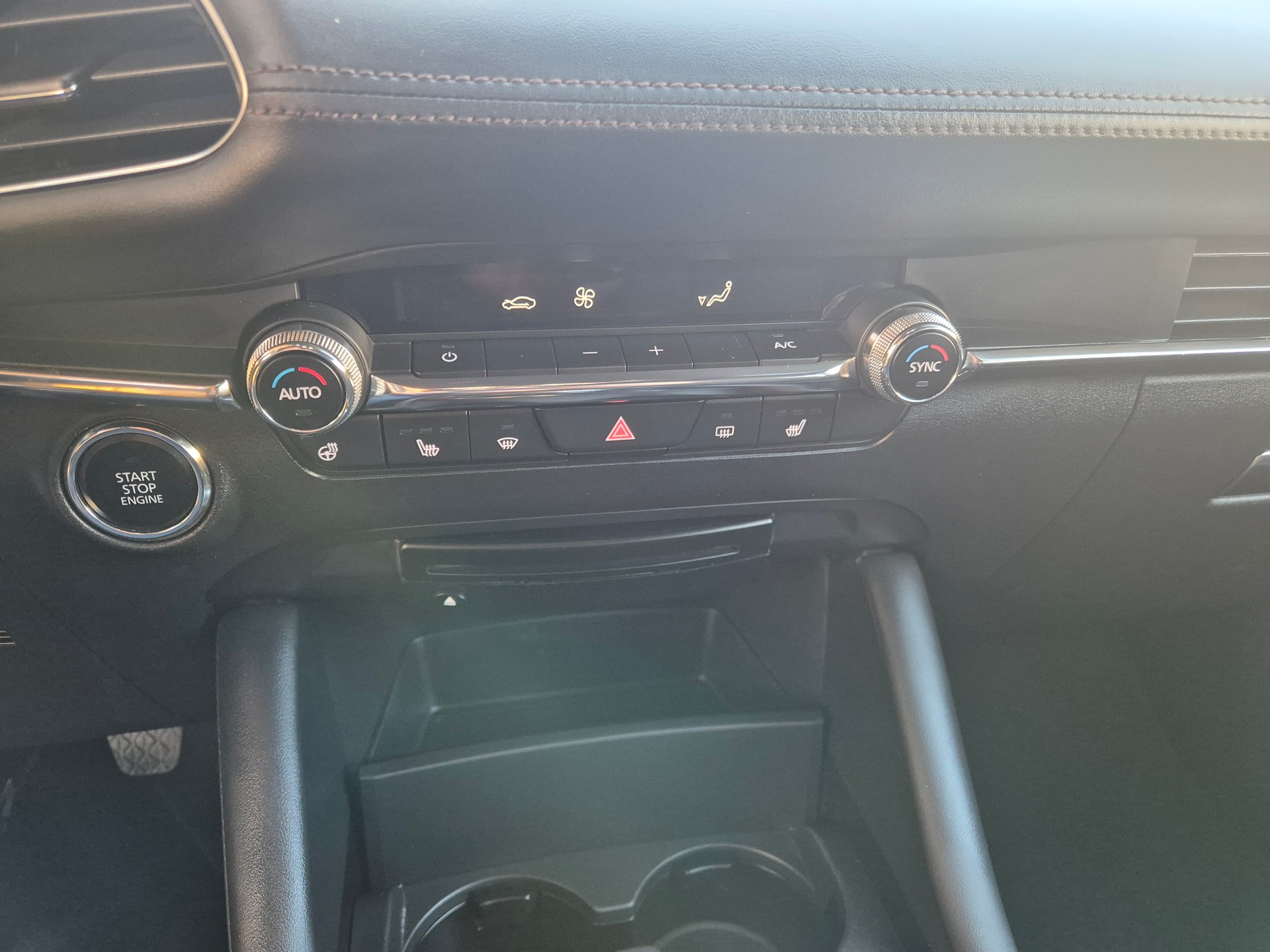 MAZDA 3 Hatchback SKYACTIV-X M Hybrid 180 Revolution AWD-image-13