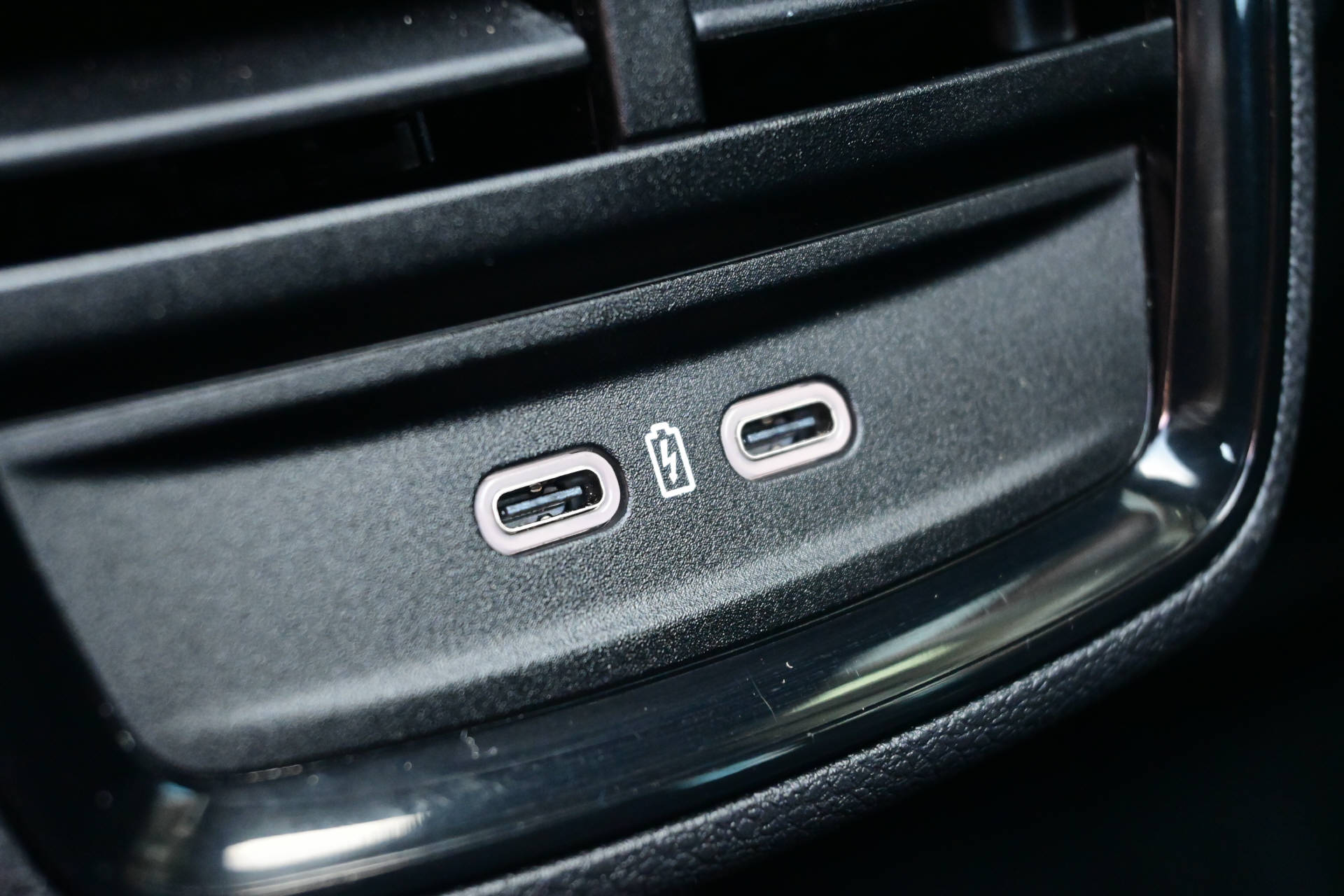 SKODA Kamiq 1.0 TSI Monte Carlo DSG *Werksgarantie bis 11/29*Rückfahrkamera*8-fach bereift-image-20