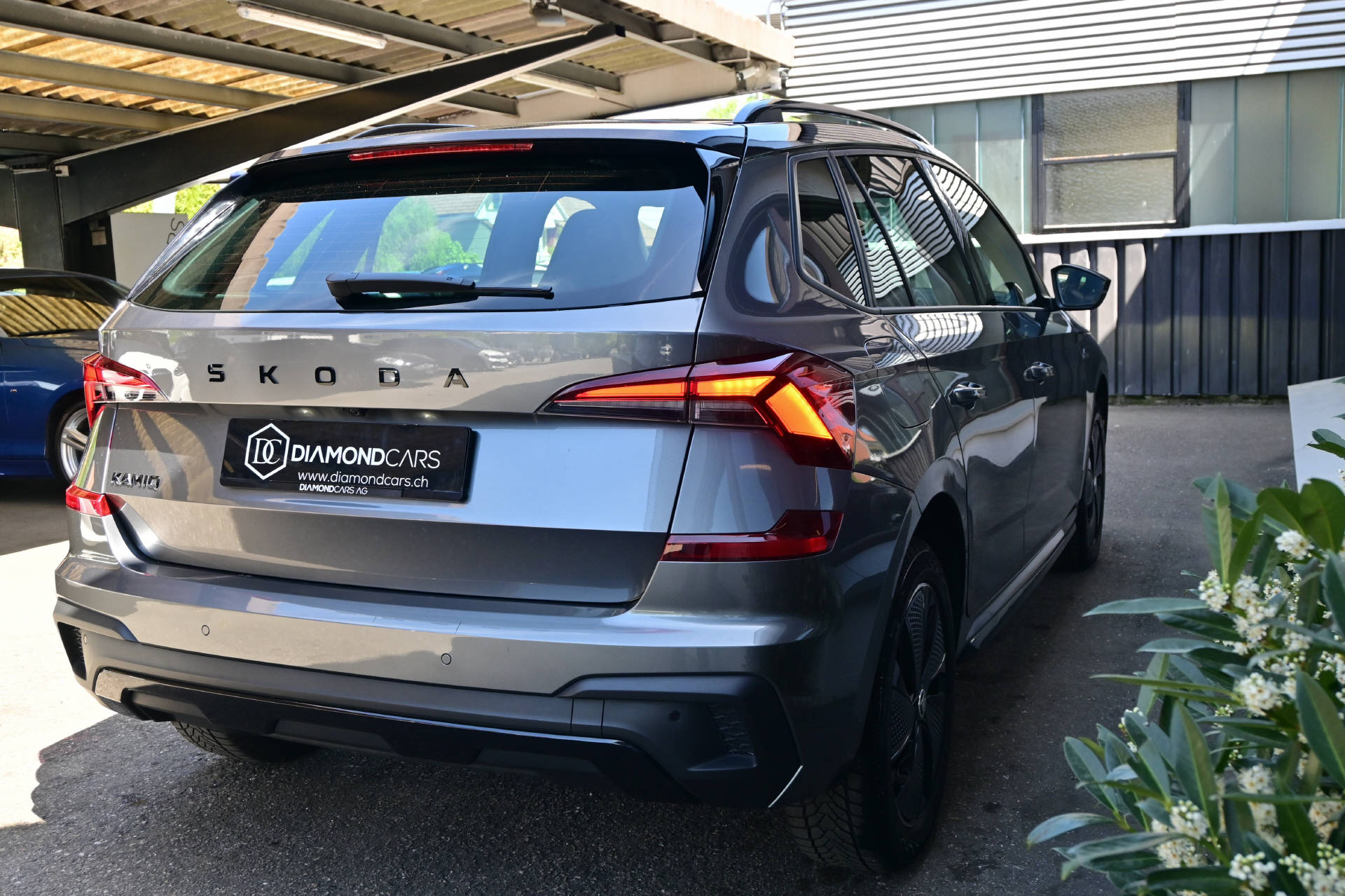 SKODA Kamiq 1.0 TSI Monte Carlo DSG *Werksgarantie bis 11/29*Rückfahrkamera*8-fach bereift-image-9