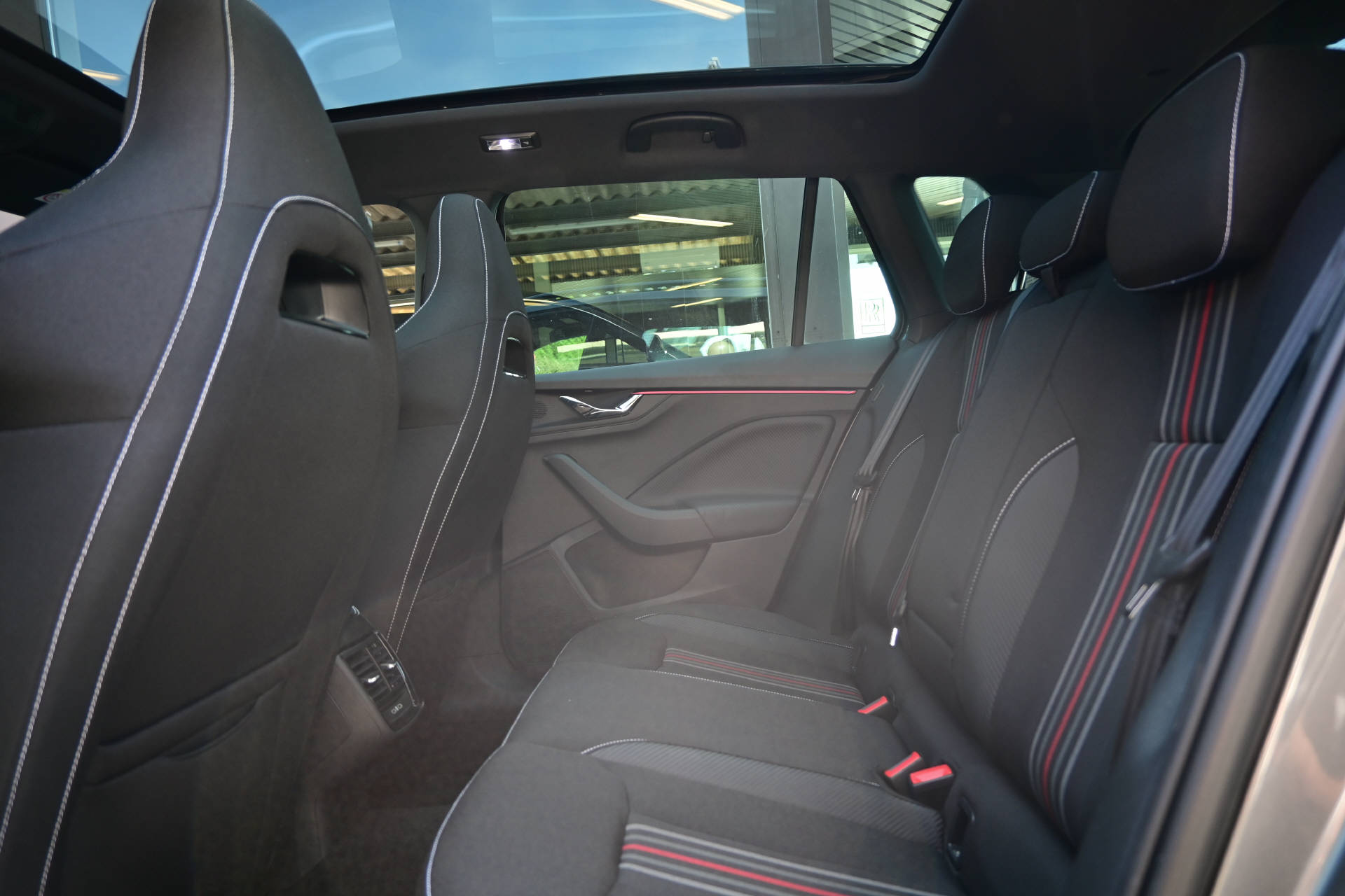SKODA Kamiq 1.0 TSI Monte Carlo DSG *Werksgarantie bis 11/29*Rückfahrkamera*8-fach bereift-image-21