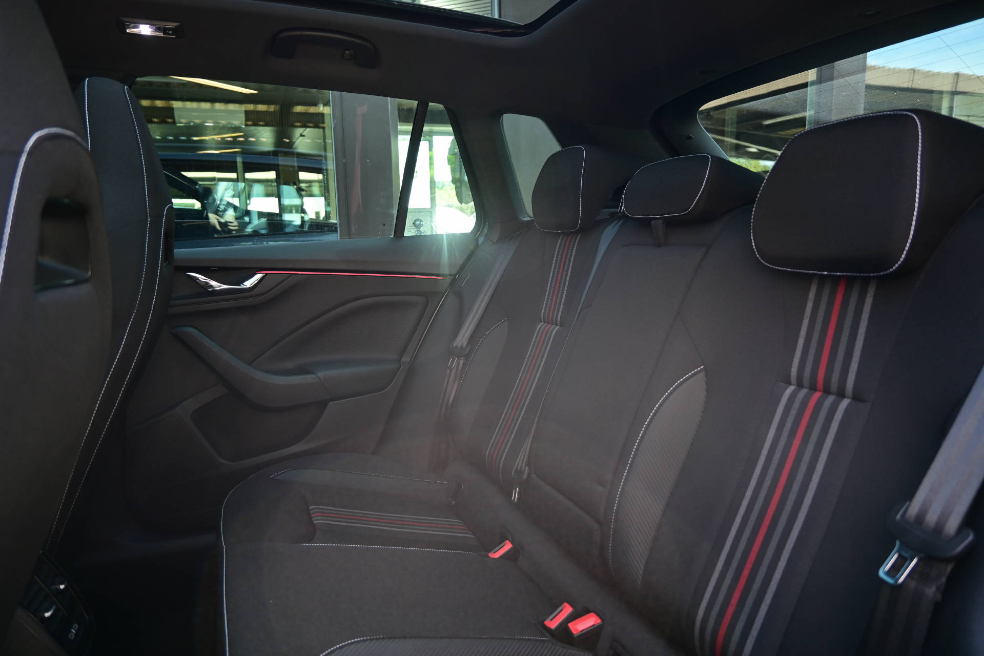 SKODA Kamiq 1.0 TSI Monte Carlo DSG *Werksgarantie bis 11/29*Rückfahrkamera*8-fach bereift-image-19
