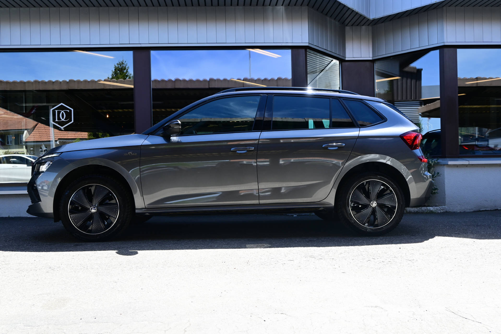 SKODA Kamiq 1.0 TSI Monte Carlo DSG *Werksgarantie bis 11/29*Rückfahrkamera*8-fach bereift-image-6