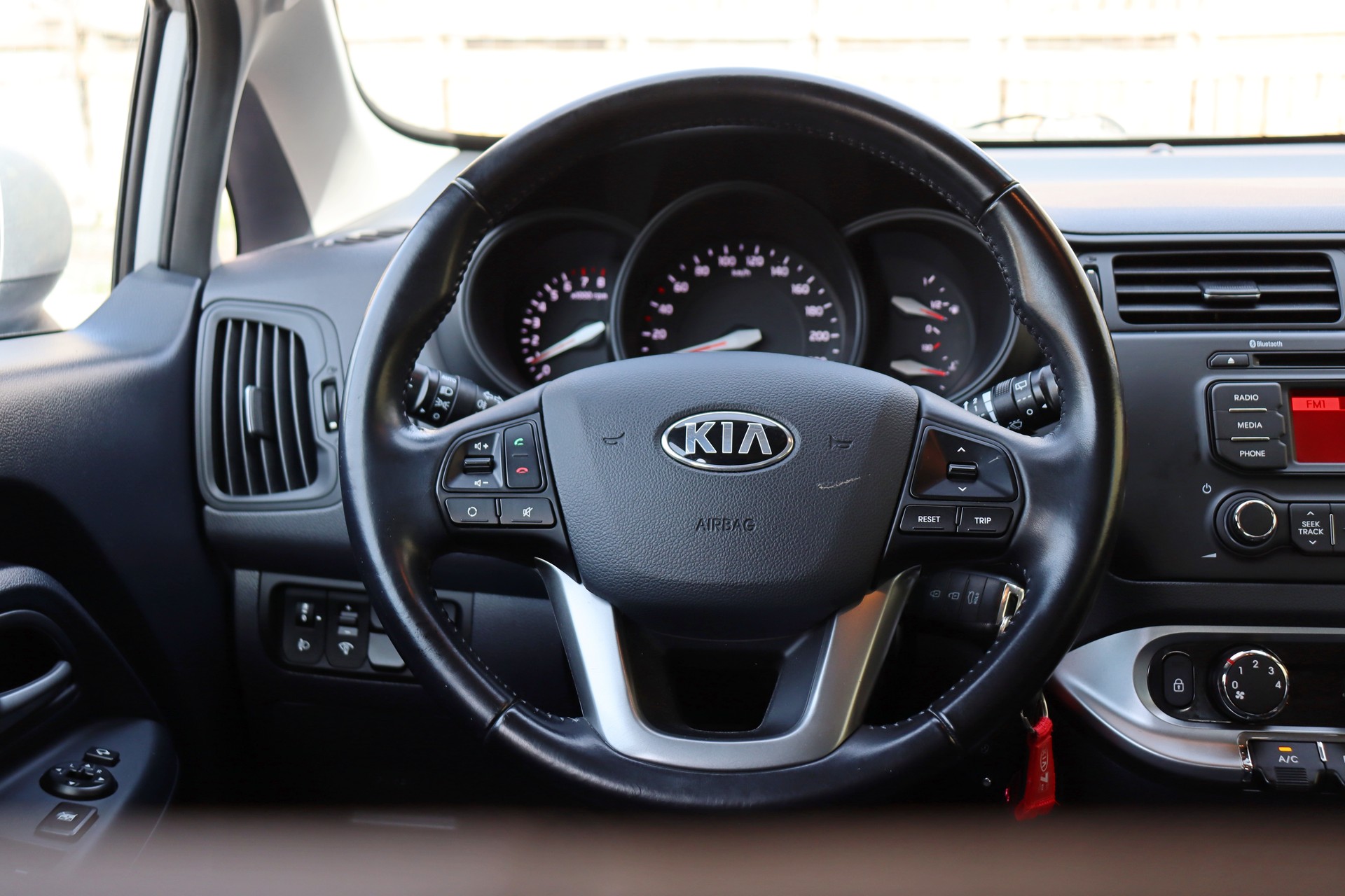 KIA Rio 1.4 CVVT Style-image-9