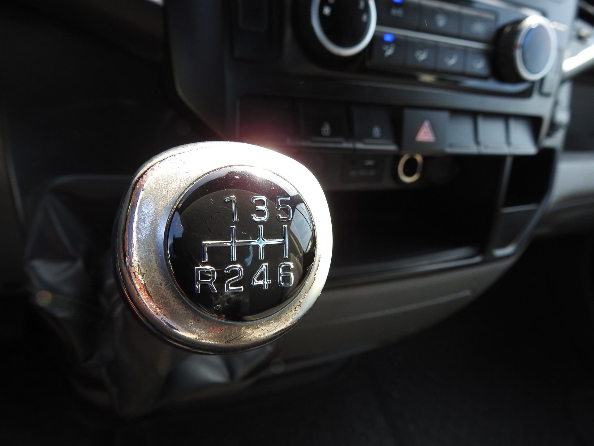 HYUNDAI H350 2.5 CRDi Amplia L2-image-17