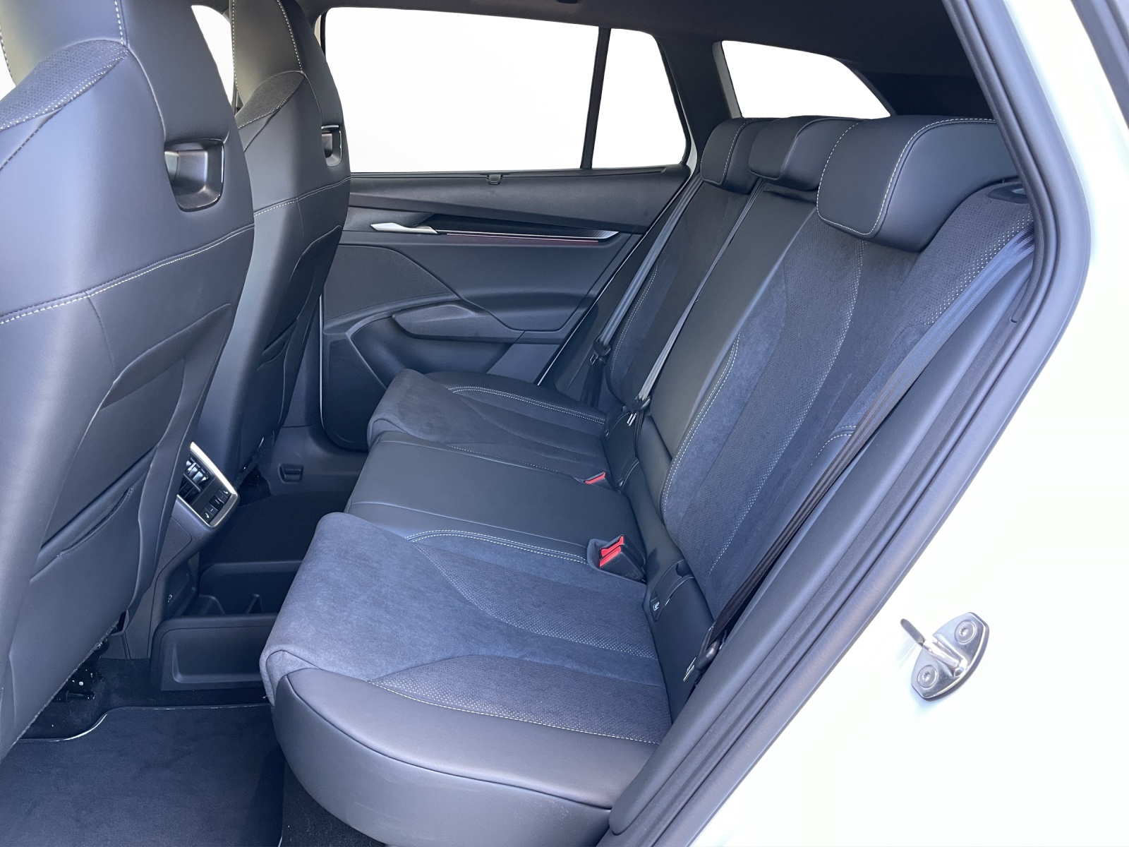 SKODA Enyaq 85x Sportline 4x4-image-13