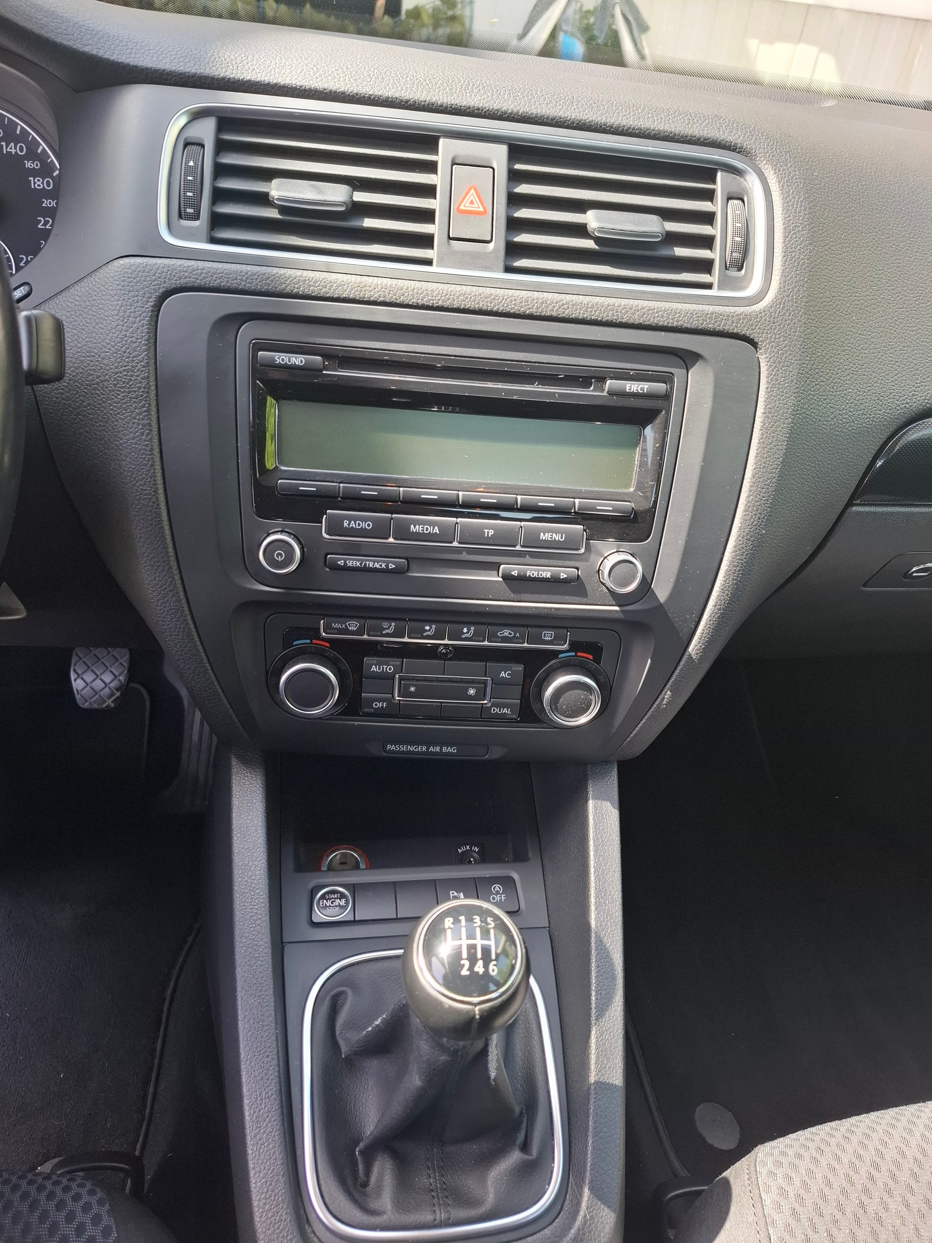VW Jetta 1.2 TSI BlueMotion Technology Trendline-image-9