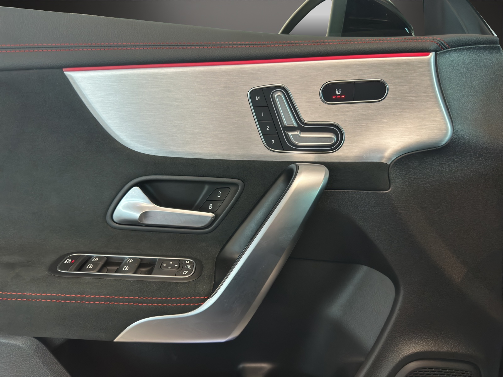 MERCEDES-BENZ CLA SB 250 AMG Line 4M 7G-image-12