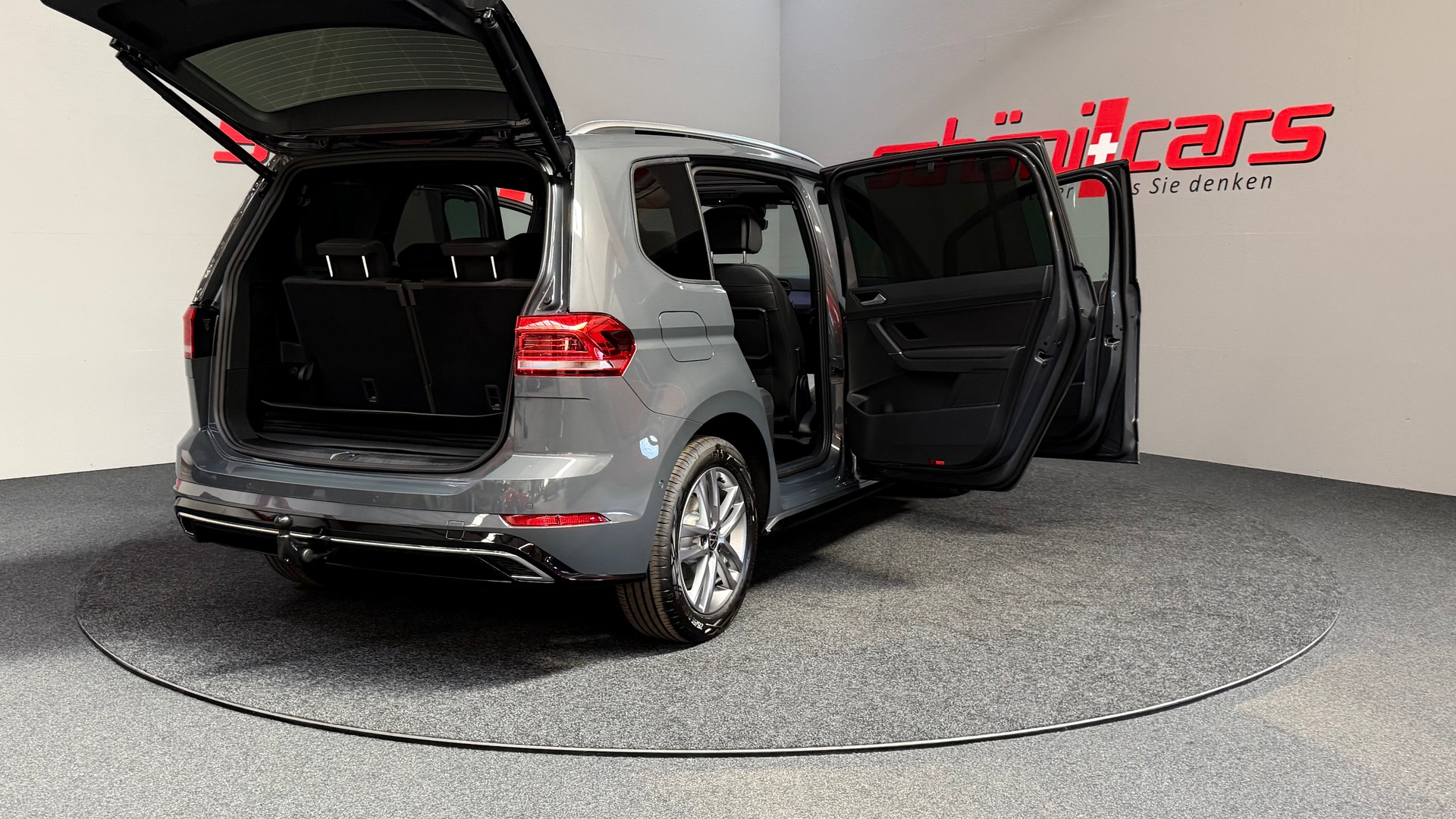 VW Touran 1.5 TSI EVO R-Line DSG Panorama-image-6