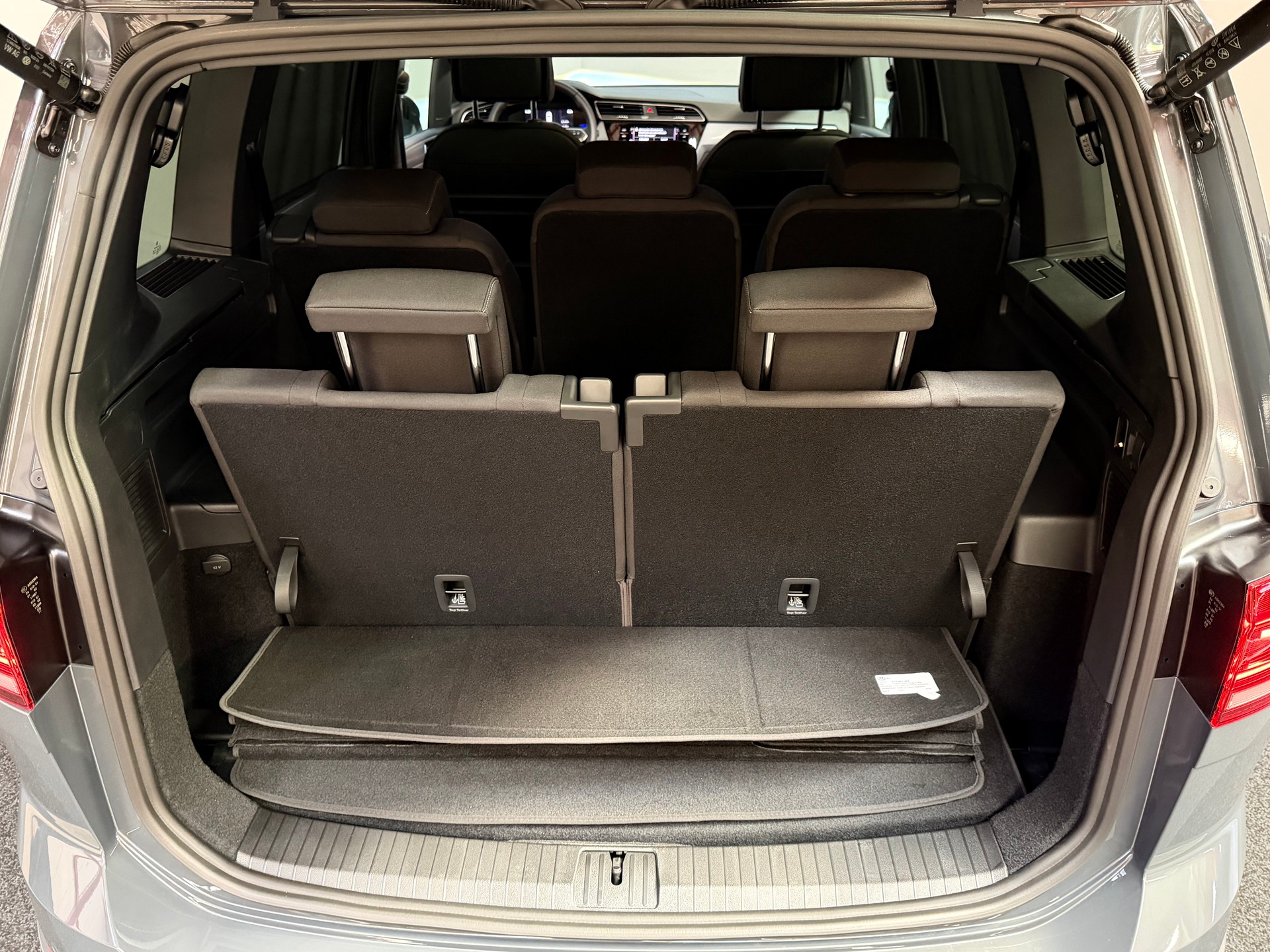 VW Touran 1.5 TSI EVO R-Line DSG Panorama-image-10