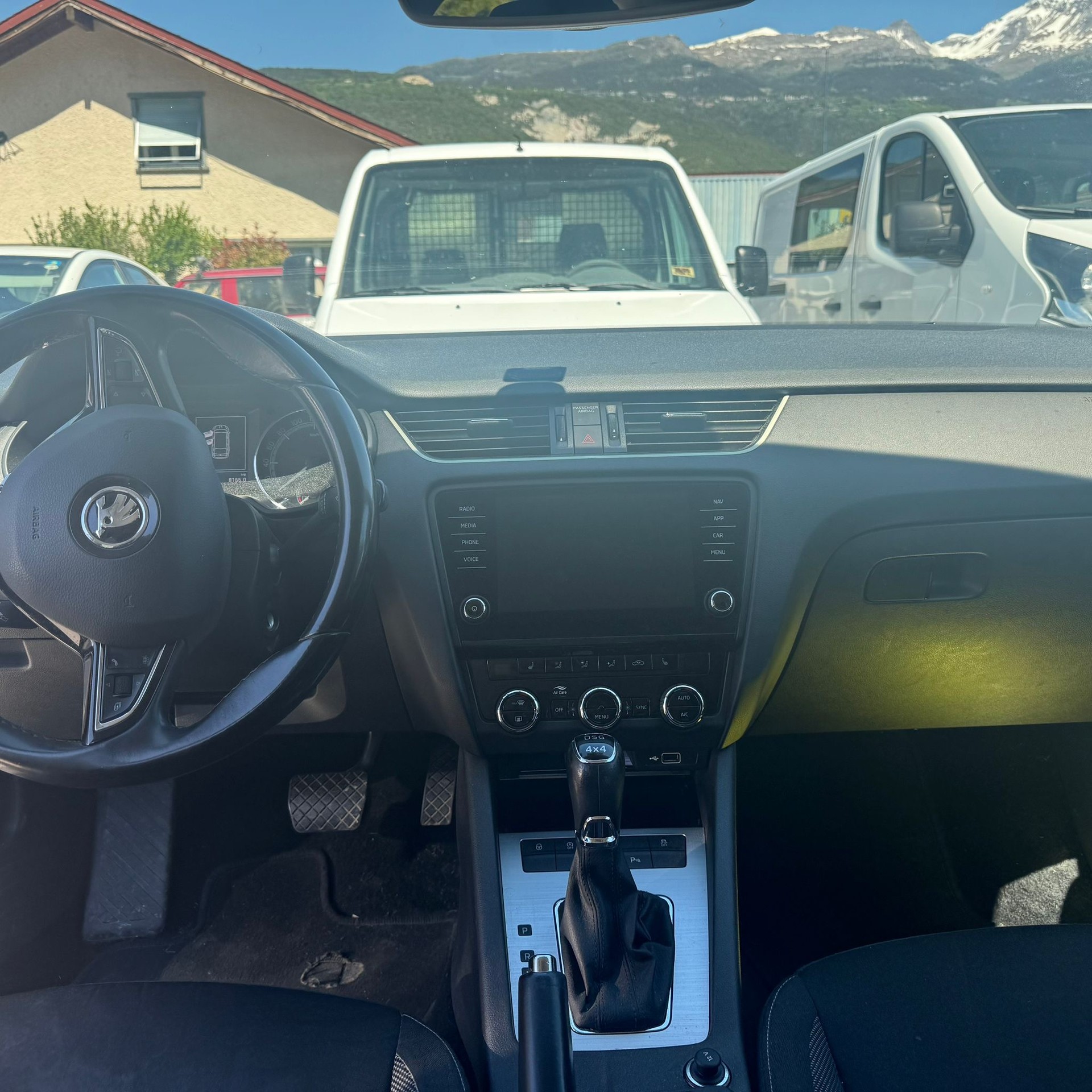 SKODA Octavia Combi 1.8 TSI Prag 4x4 DSG-image-4