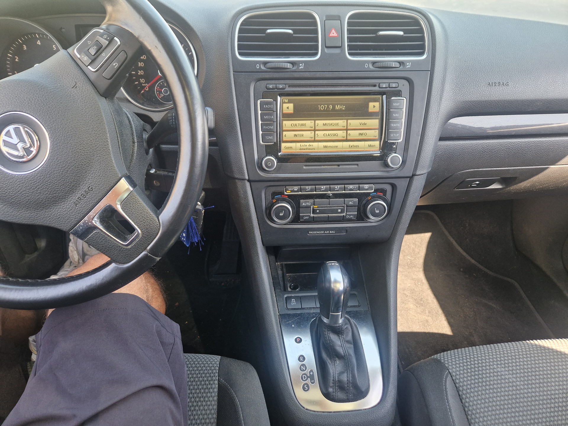 VW Golf Variant 1.4 TSI Comfortline DSG-image-8