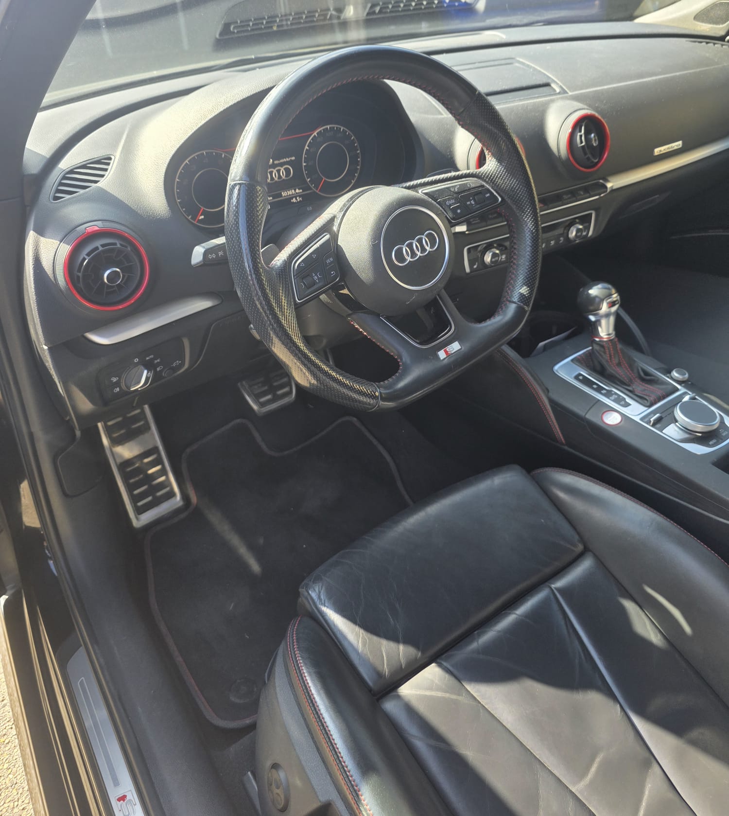 AUDI S3 Sportback 2.0 TFSI quattro S-tronic-showroom-element-3