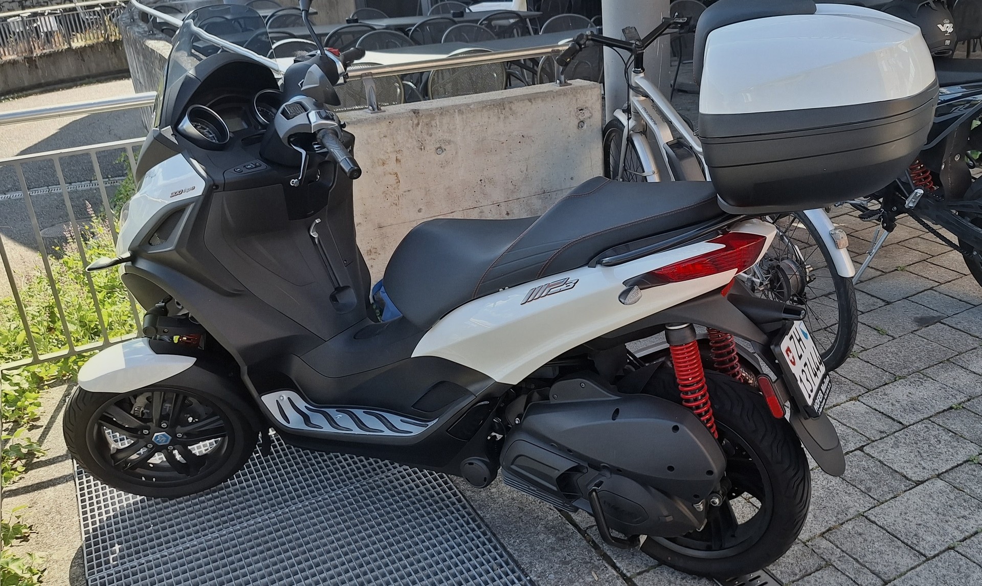 PIAGGIO MP3 300 HPE Sport-image-2