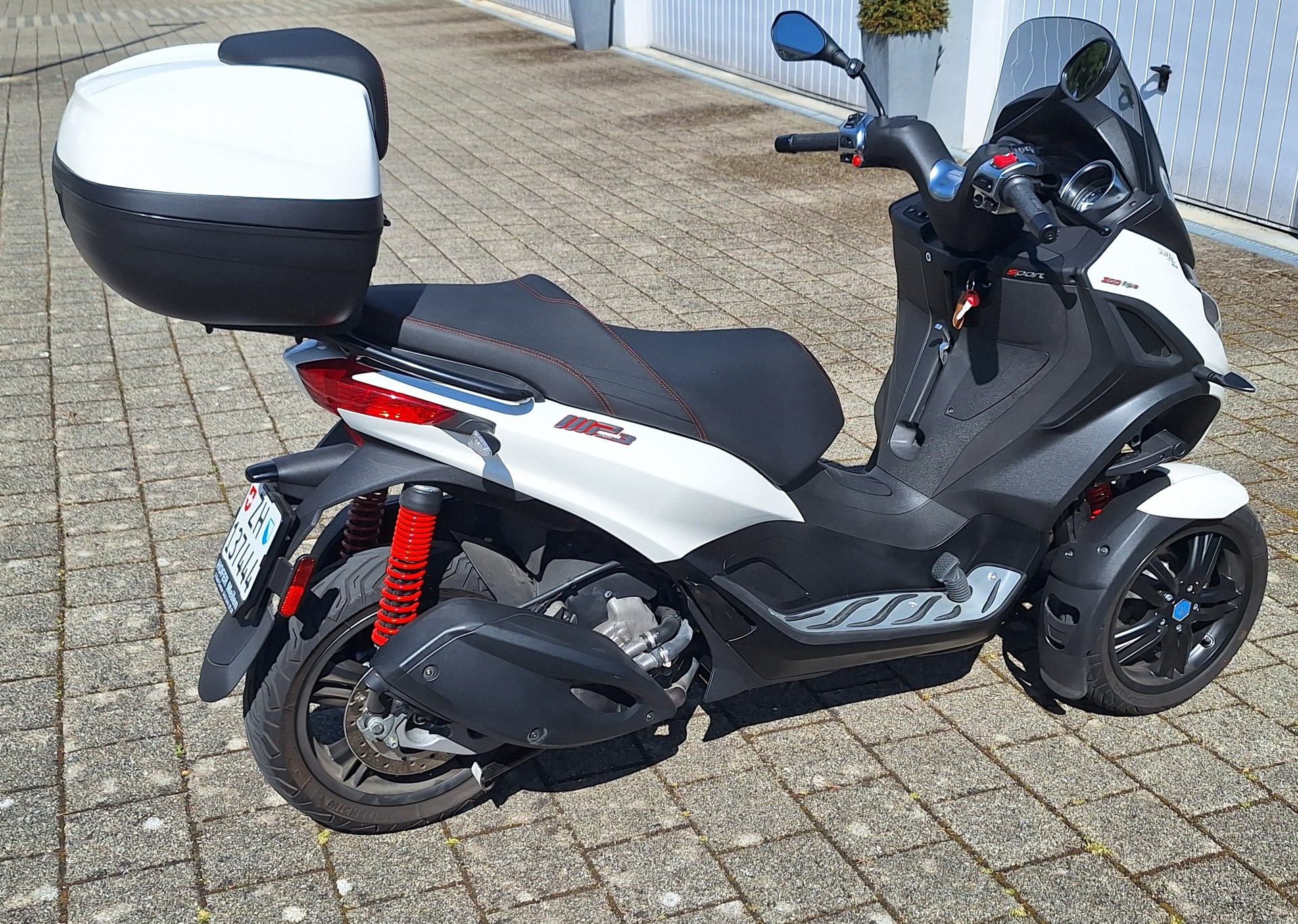 PIAGGIO MP3 300 HPE Sport-image-0