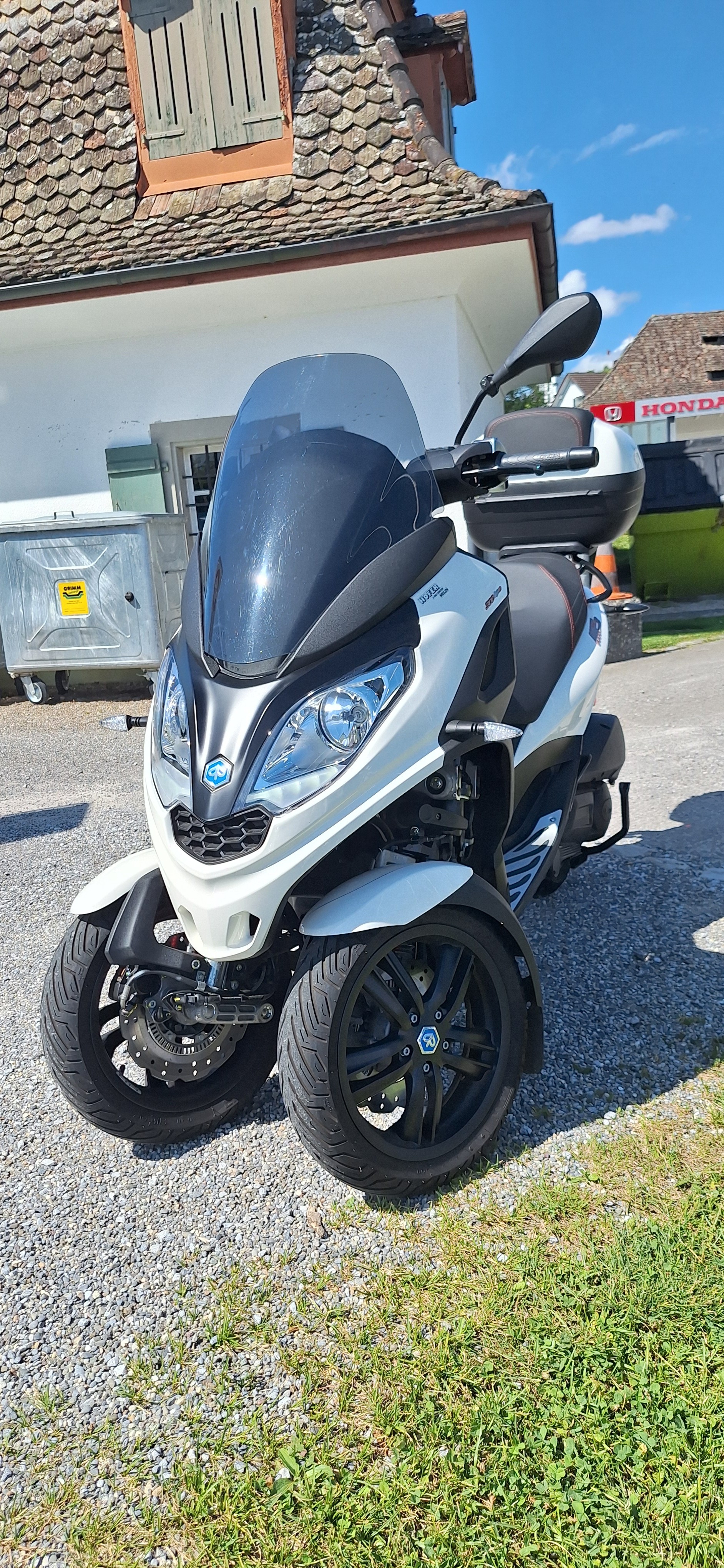 PIAGGIO MP3 300 HPE Sport-image-1