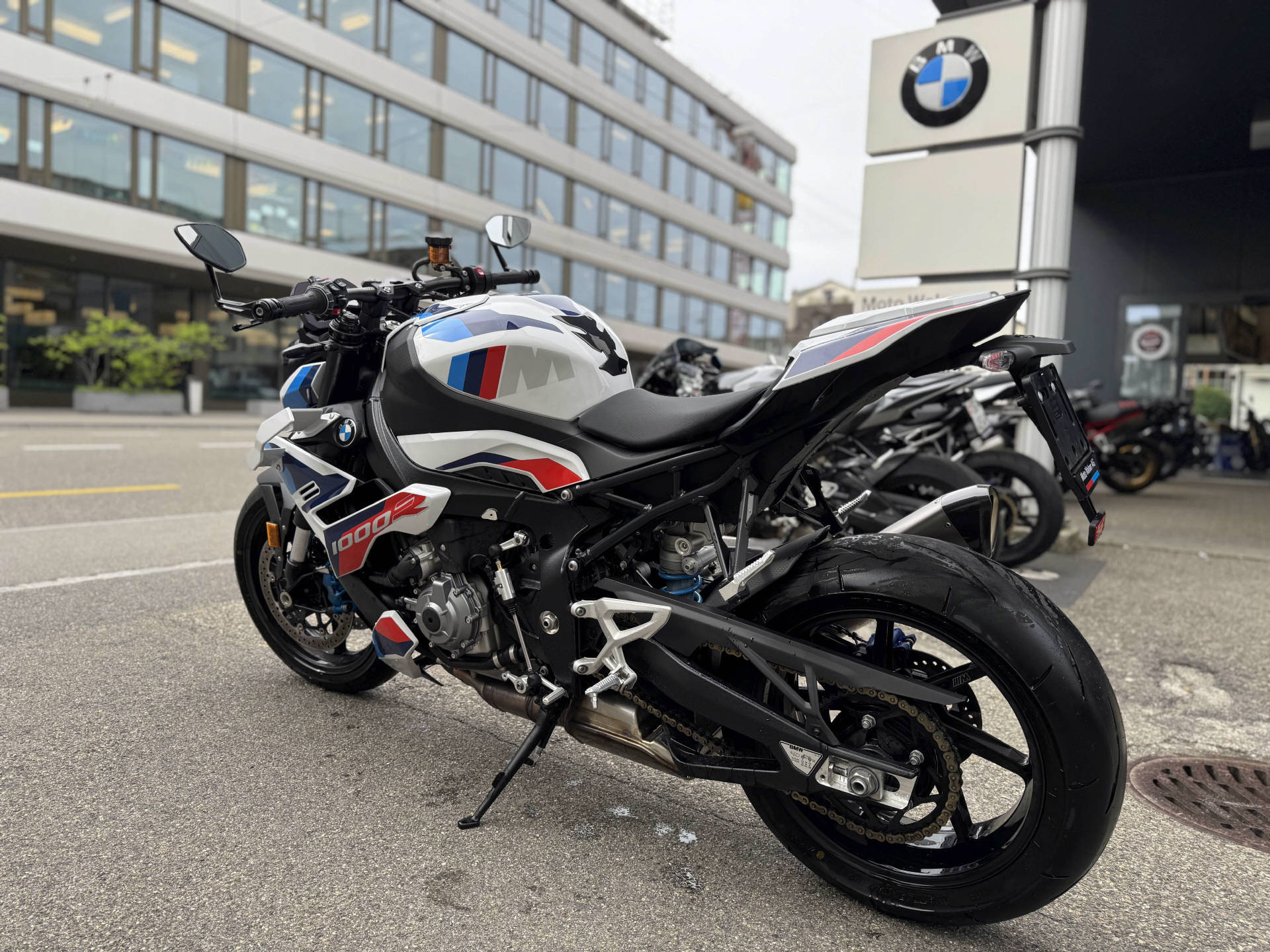 BMW M 1000 R-image-2