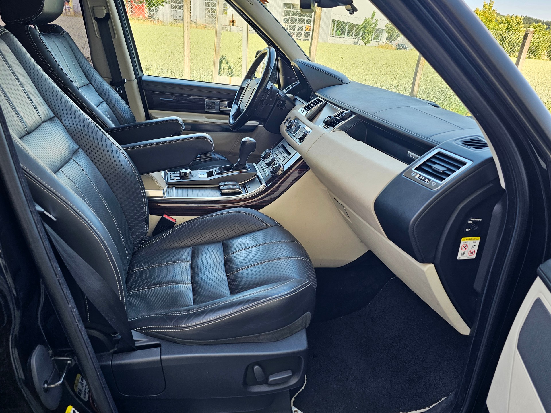 LAND ROVER Range Rover Sport 3.0 TDV6 Silverstone Limited Edition-image-9