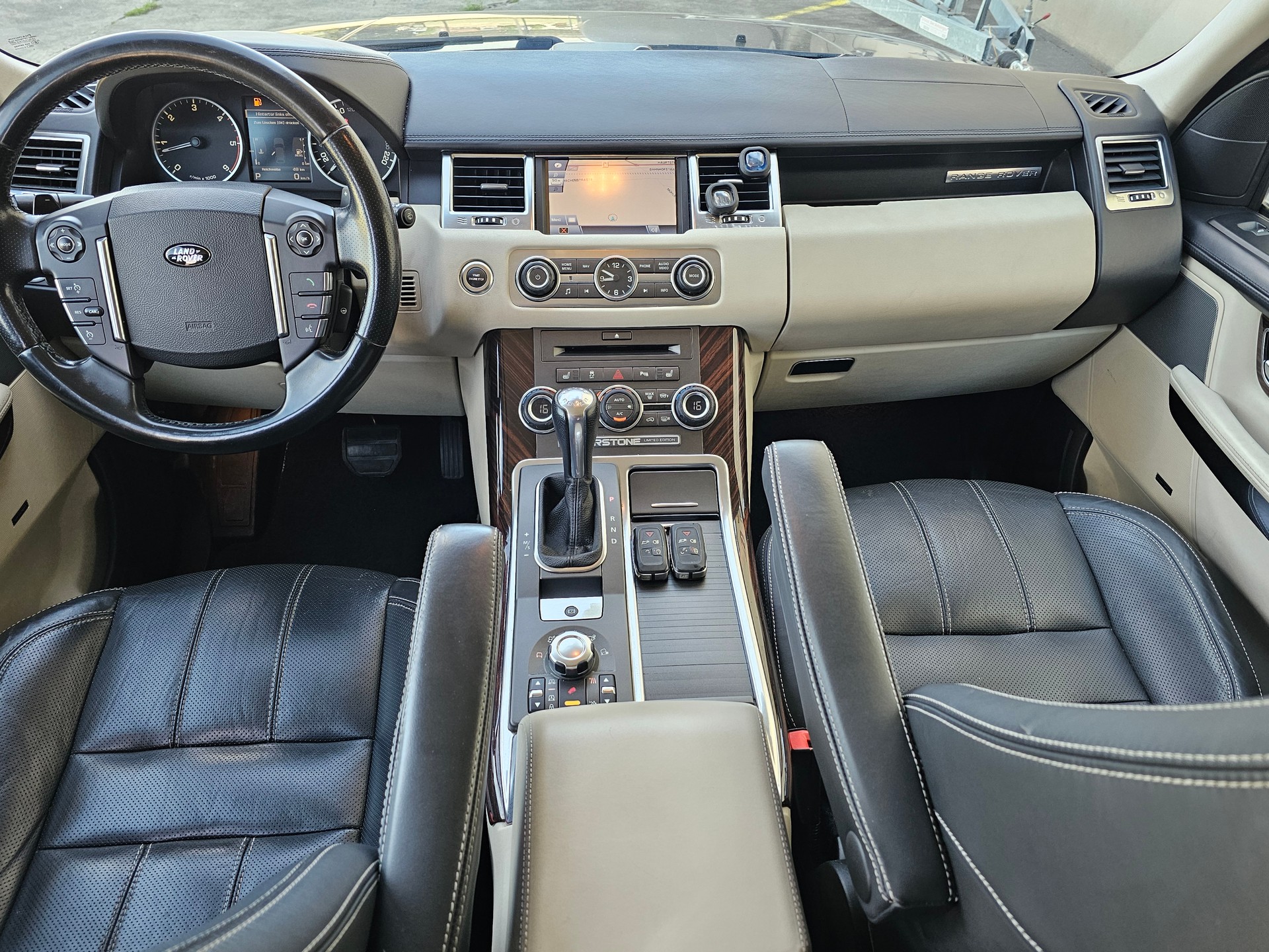 LAND ROVER Range Rover Sport 3.0 TDV6 Silverstone Limited Edition-image-7