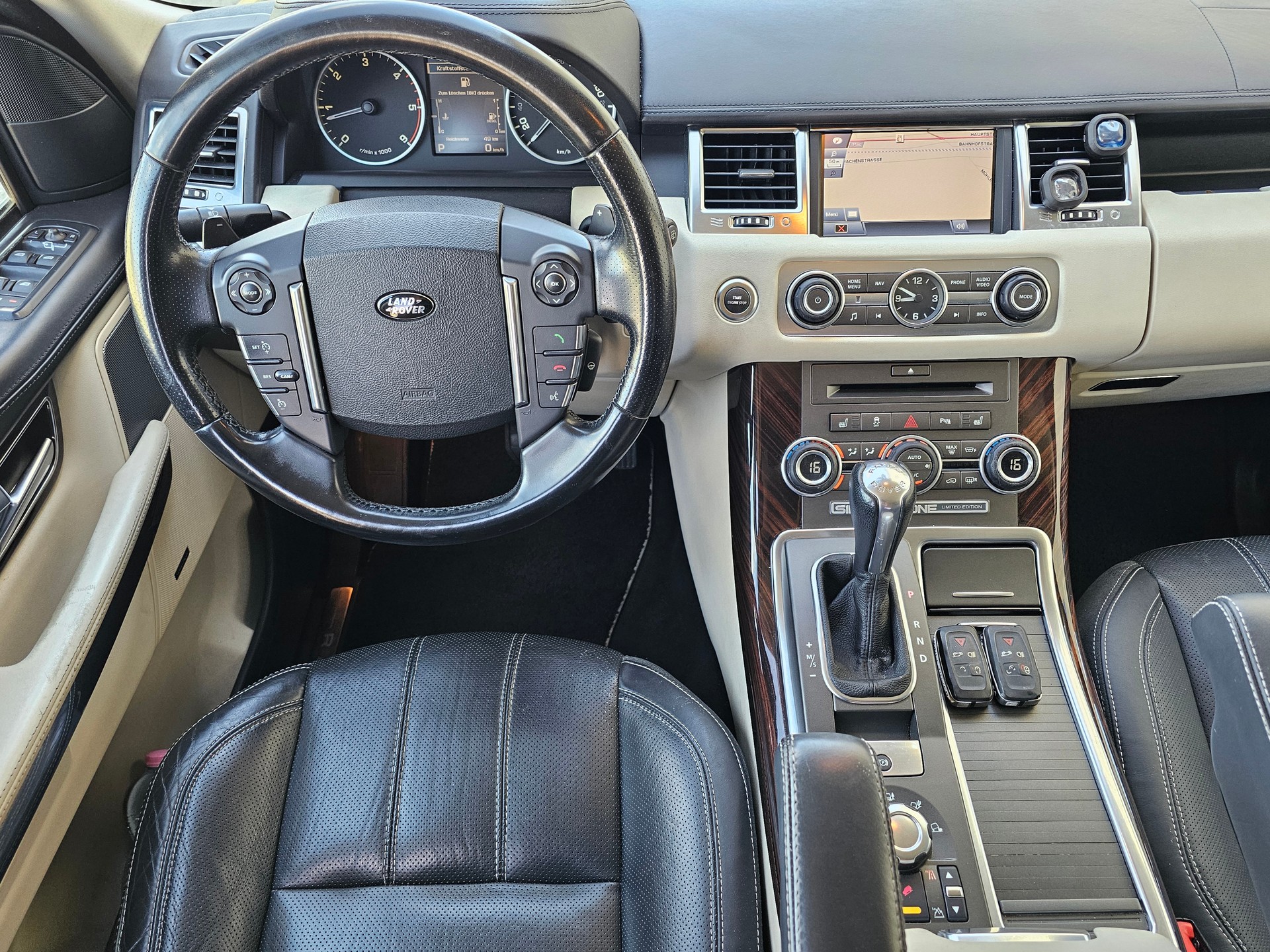 LAND ROVER Range Rover Sport 3.0 TDV6 Silverstone Limited Edition-image-12