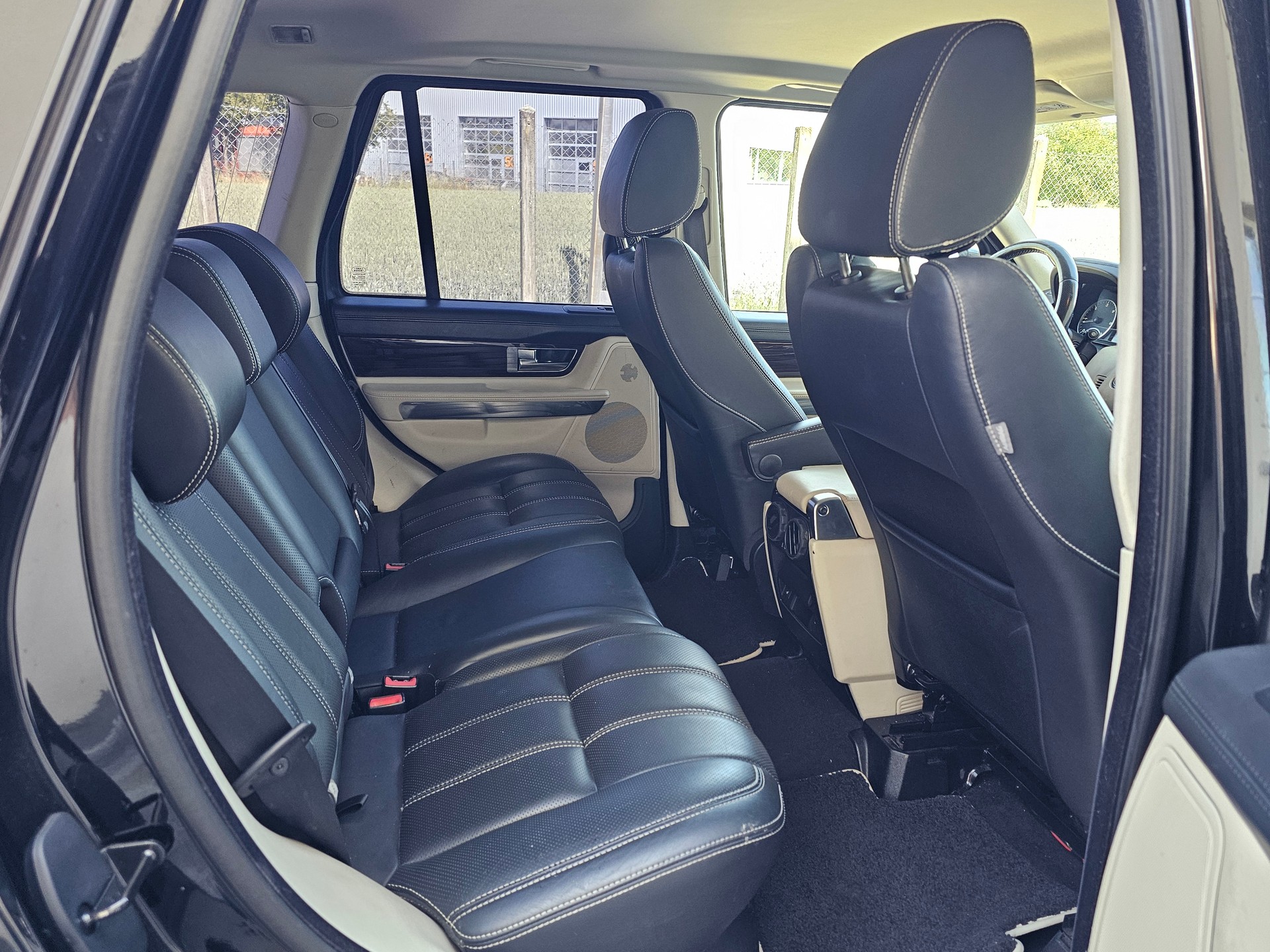 LAND ROVER Range Rover Sport 3.0 TDV6 Silverstone Limited Edition-image-11