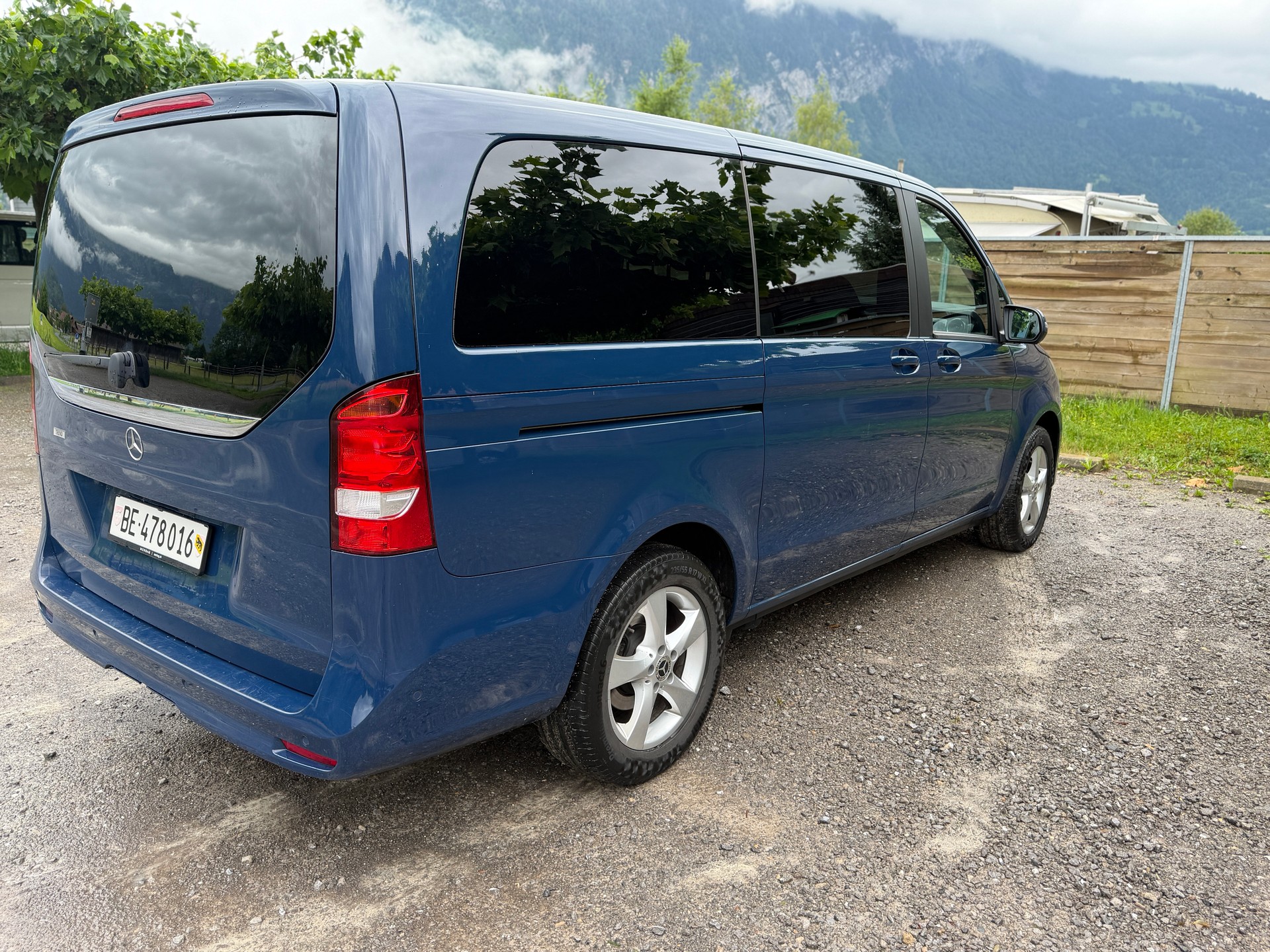 MERCEDES-BENZ V220 d Trend-image-1