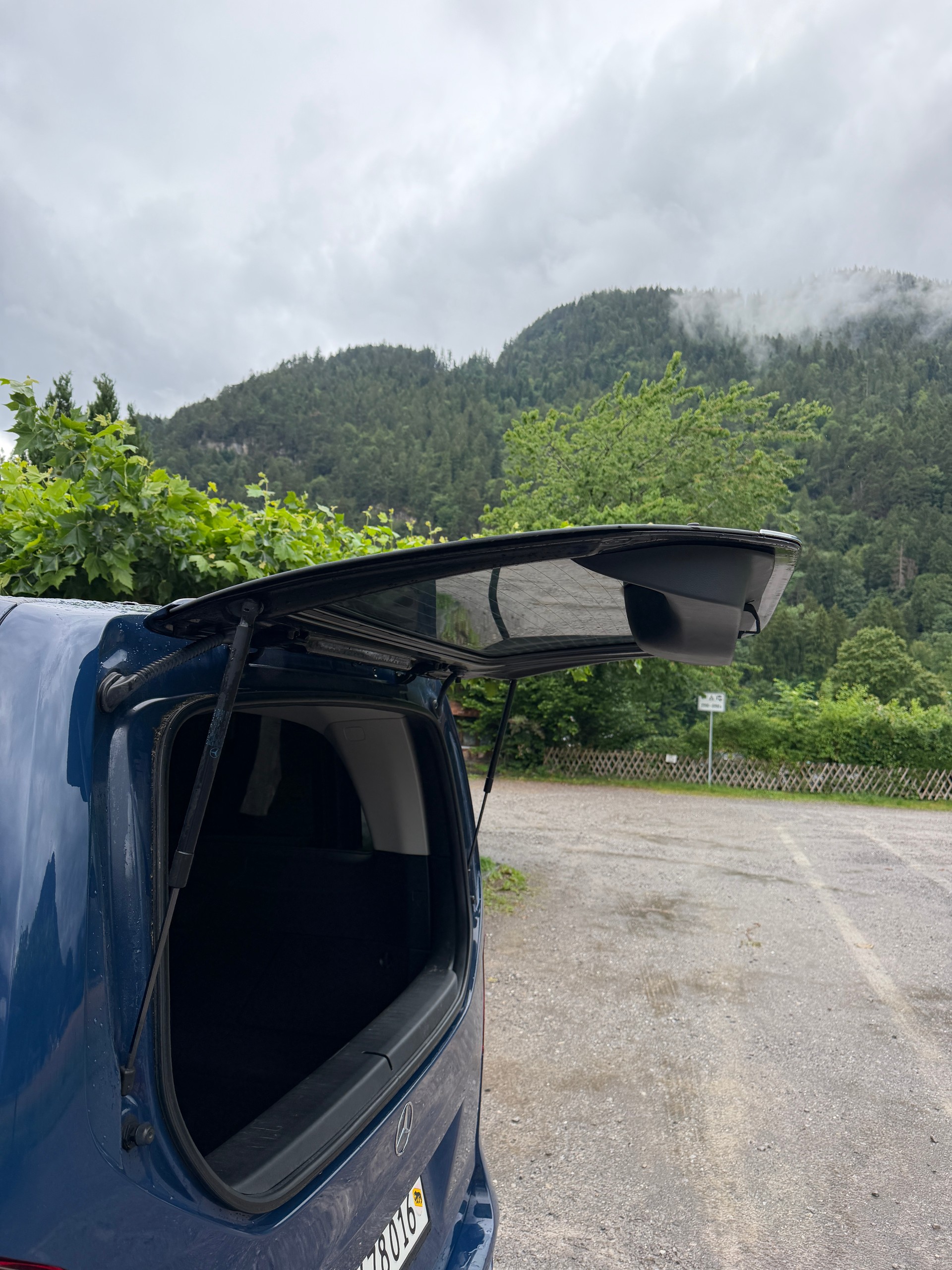 MERCEDES-BENZ V220 d Trend-image-5